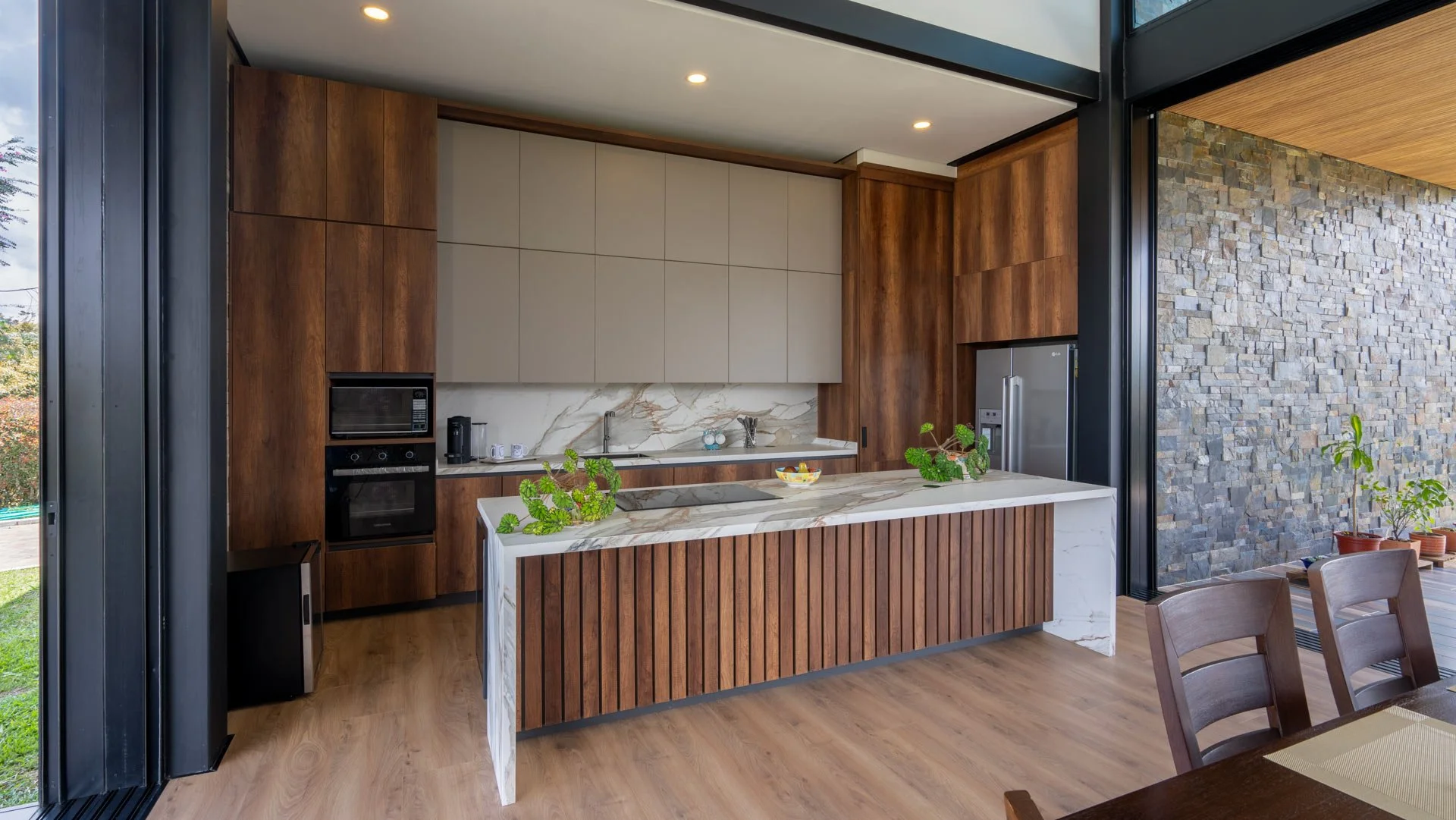 Casa Toscana-Mesón y salpicadero-Gramarston® Calacatta Macchia Vecchia-02 (1).jpg