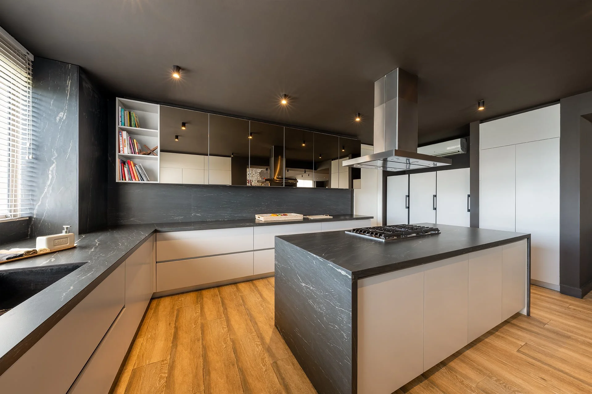 Casa Caujaral-Lungomare-Mesón e isla-Gramarston® Belvedere Black-10-gramar.jpg