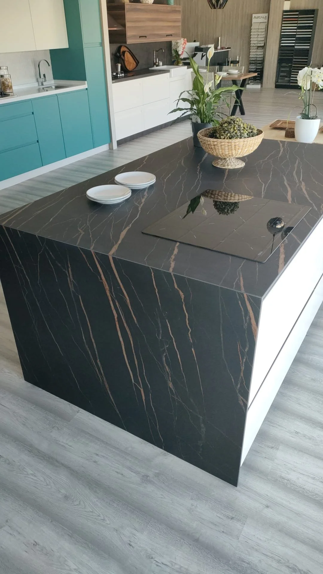 Laurent black kitchen.jpg