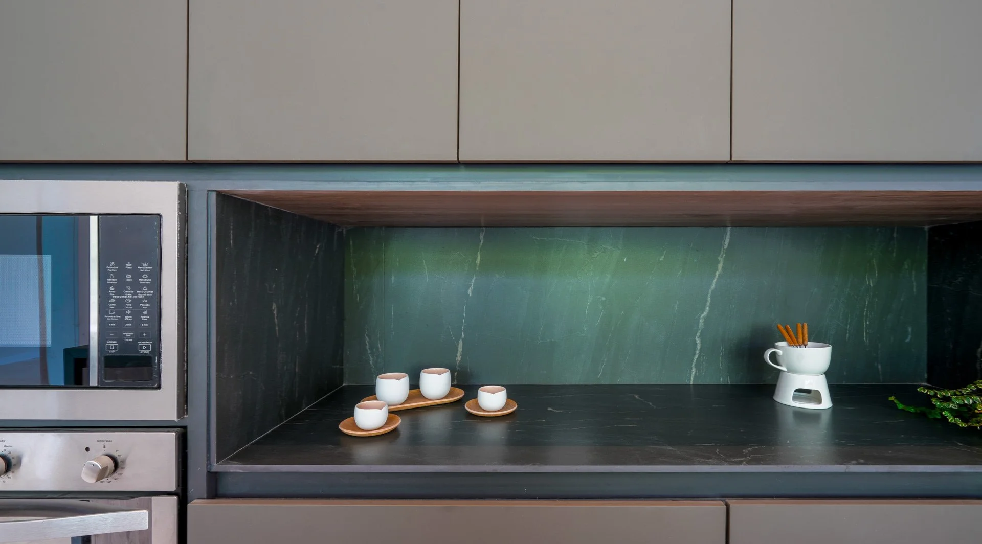 Casa Tierra Quimbaya C9-Mesón e Isla-Belvedere Black by Ascale-10.jpg