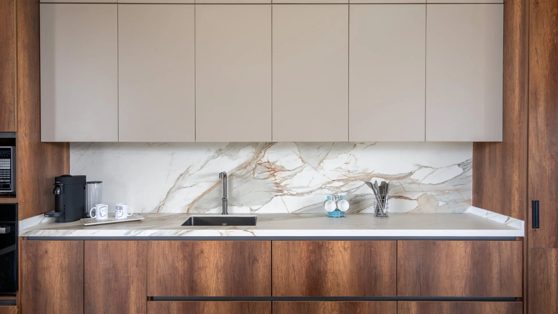 Casa Toscana-Mesón y salpicadero-Gramarston® Calacatta Macchia Vecchia-12.jpg