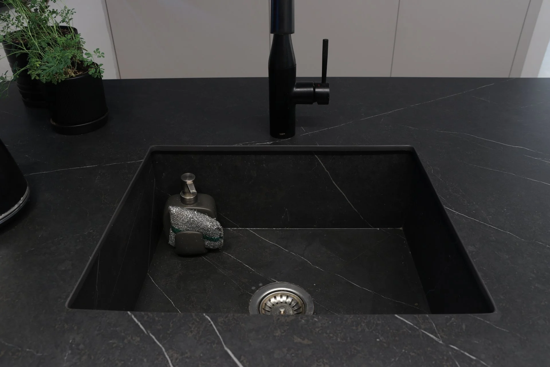 ALLURE BLACK (6).jpeg