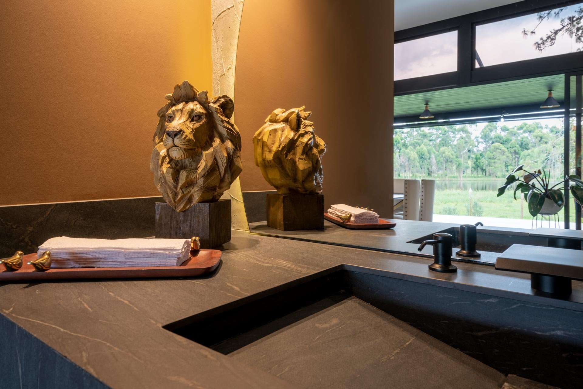 Baño social-Mesón Belvedere Black-Mate(1).jpg