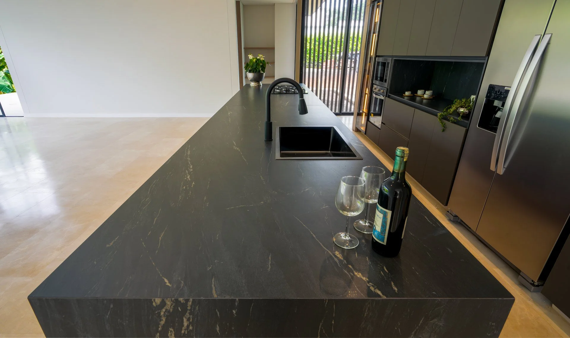 Casa Tierra Quimbaya C9-Mesón e Isla-Belvedere Black by Ascale-14.jpg