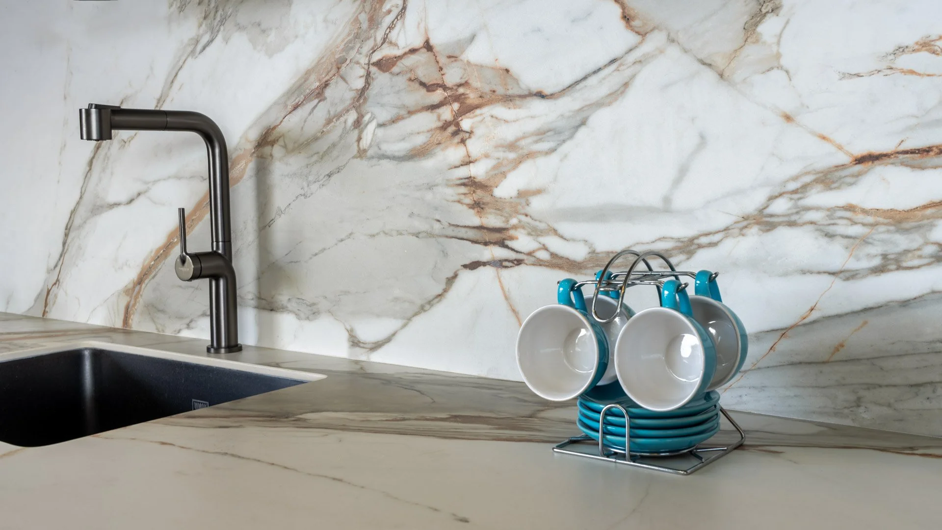 Casa Toscana-Mesón y salpicadero-Gramarston® Calacatta Macchia Vecchia-14.jpg