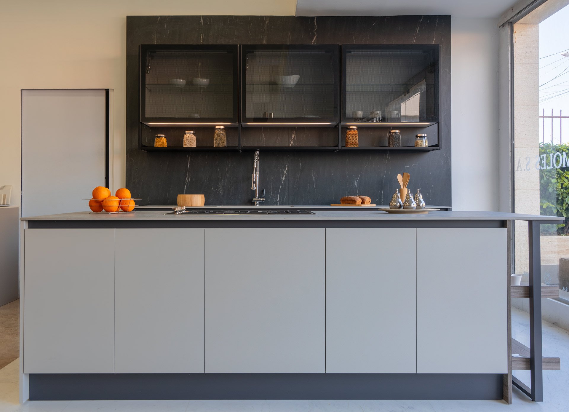 Sucursal Cartagena-Cocina Marina-Kaleidos-Mesón_Gramarston Belvedere Black-Mesón e Iisla_Cosmopolita Gray-01.jpg