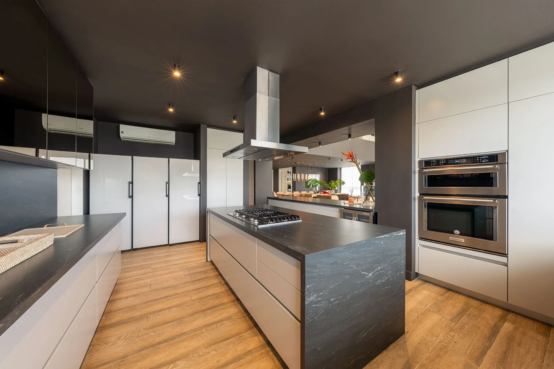 Casa Caujaral-Lungomare-Mesón e isla-Gramarston® Belvedere Black-11-gramar (1).jpg