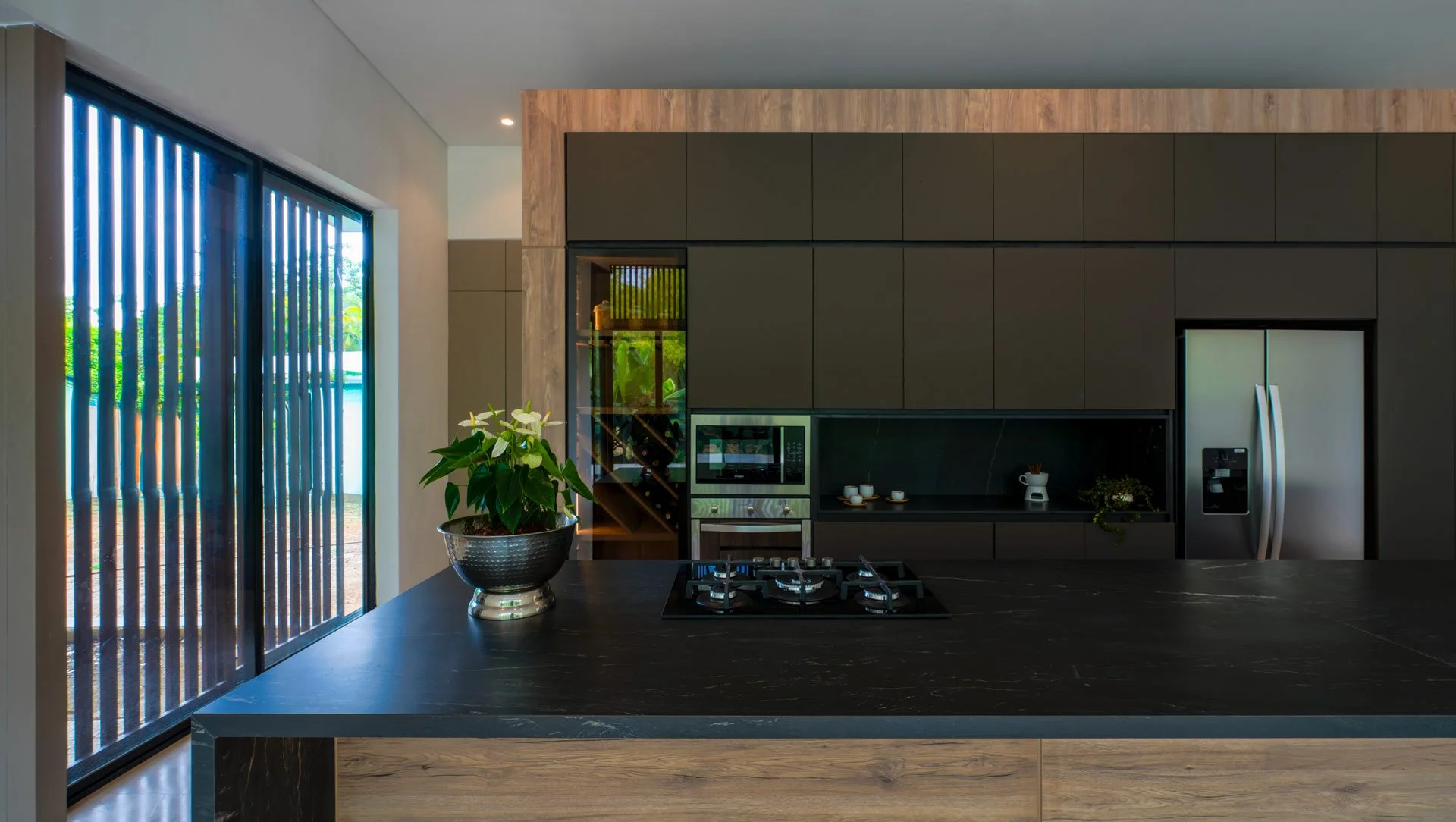 Casa Tierra Quimbaya C9-Mesón e Isla-Belvedere Black by Ascale-03.jpg