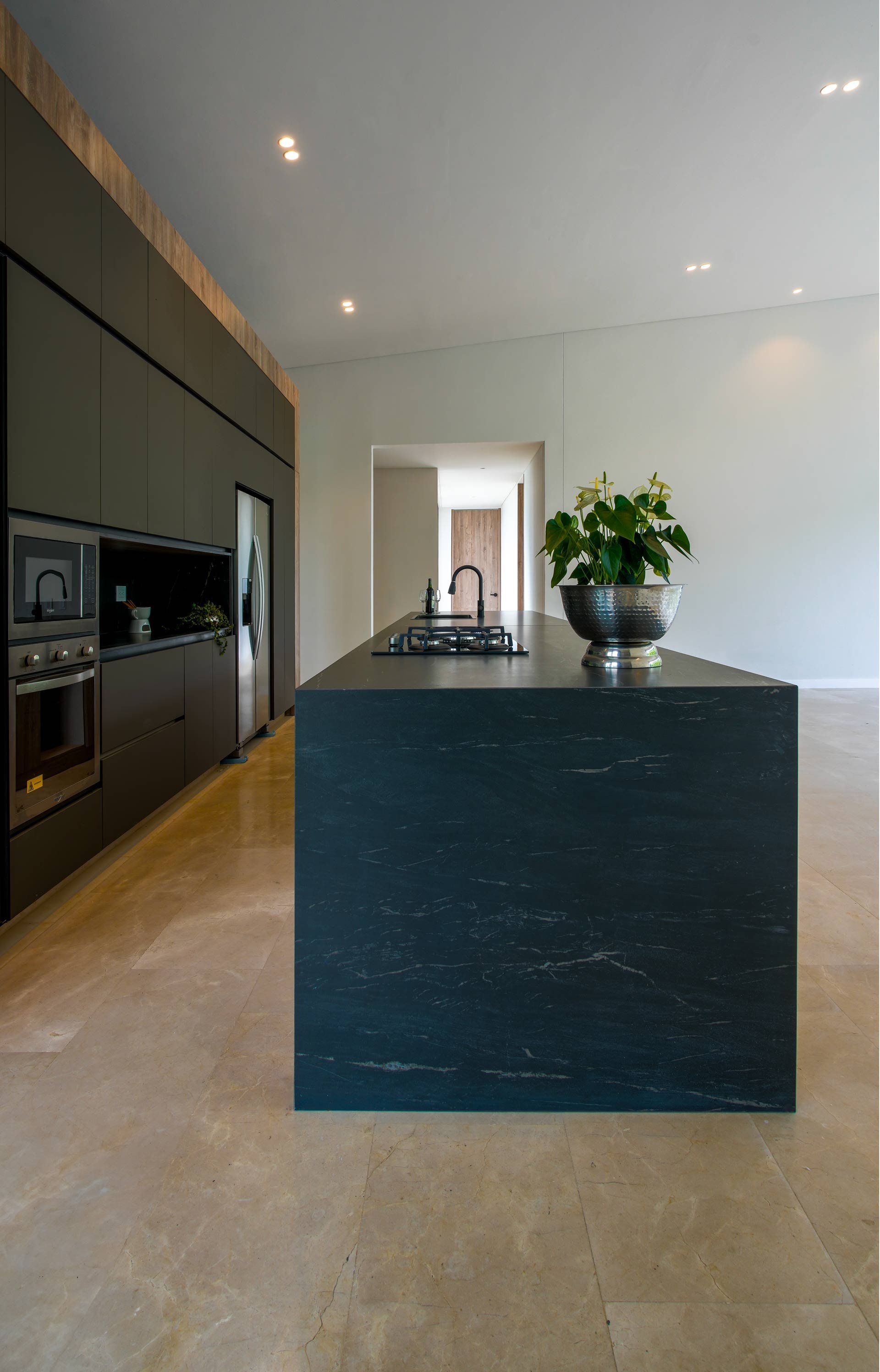 Casa Tierra Quimbaya C9-Mesón e Isla-Belvedere Black by Ascale-11.jpg