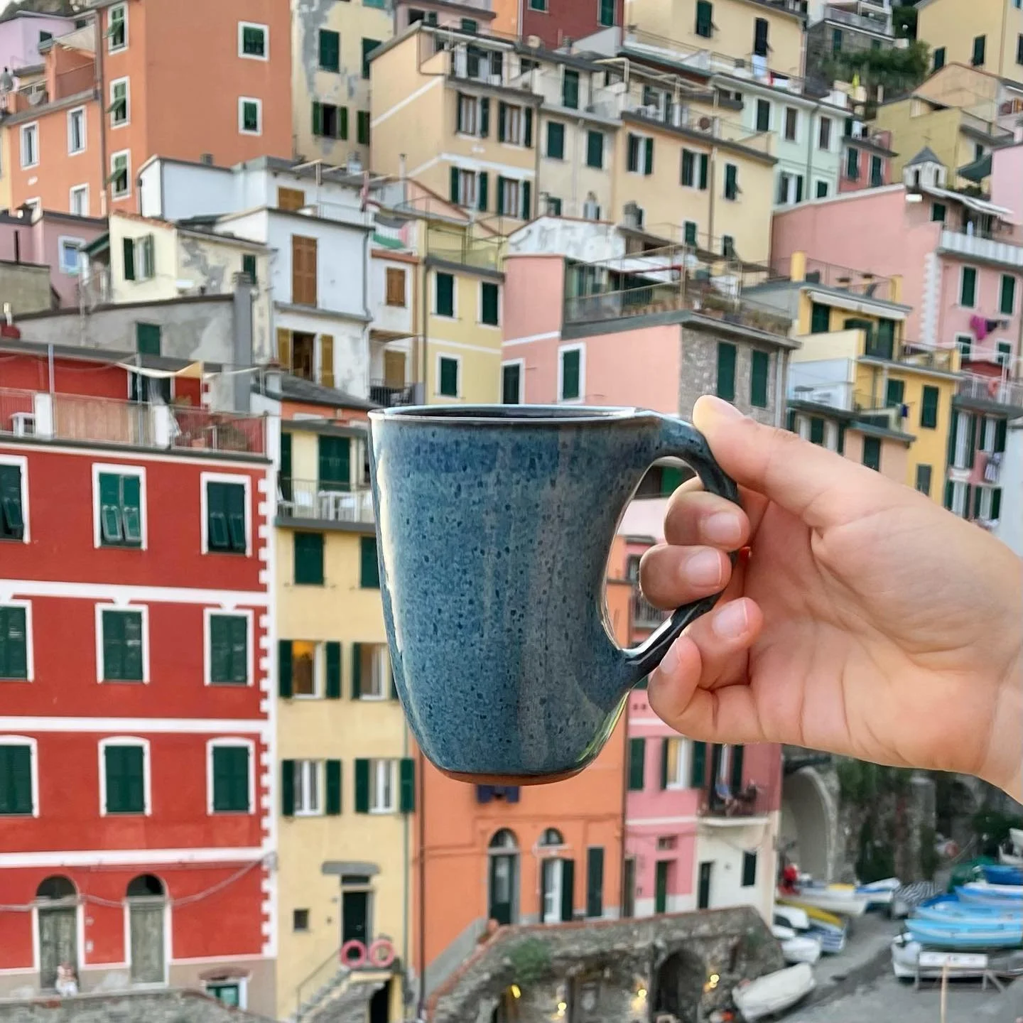 perfetto grazie mille!! 
.
.
.
#pottery #ceramics #wheelthrownceramics #ceramicmug #cone6 #mugclub #handmadeceramics #teal #mugs