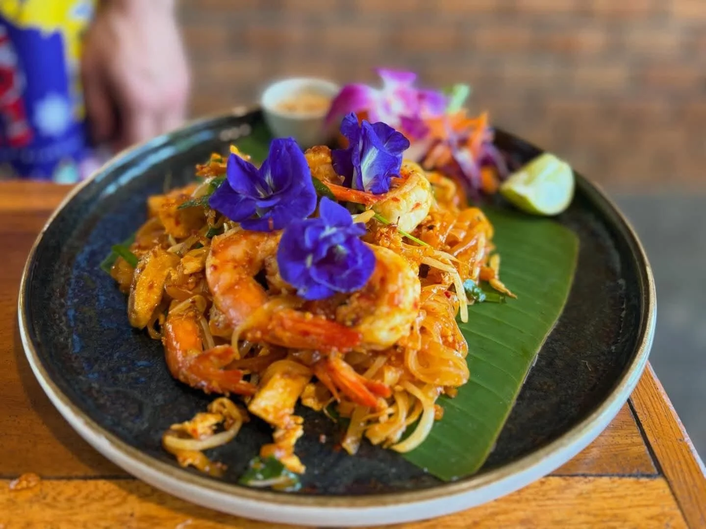 Pad Thai with shrimp and butterfly pea flowers, cooked at Proud Home Koh Phangan