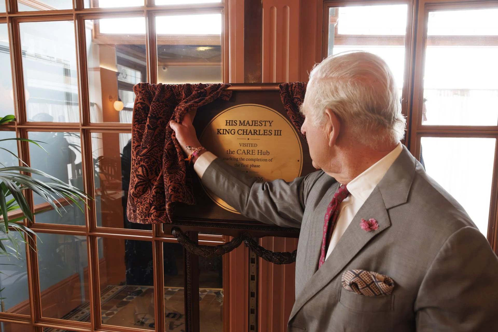 The_CARE_Hub_Grimsby_Royal_Visit_The-King-unveiling-the plaque.jpg