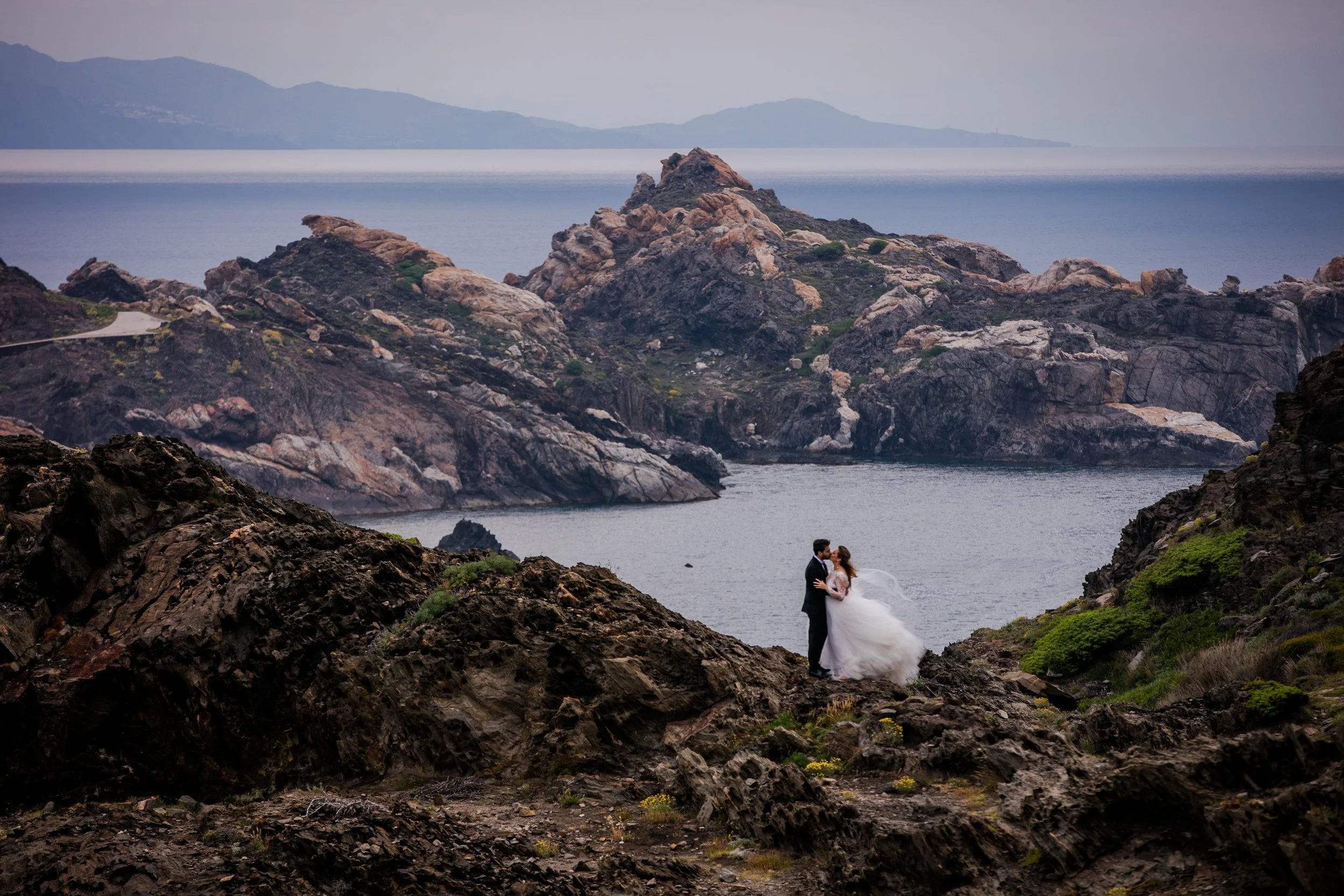 Trash your dress in Cap de Creus