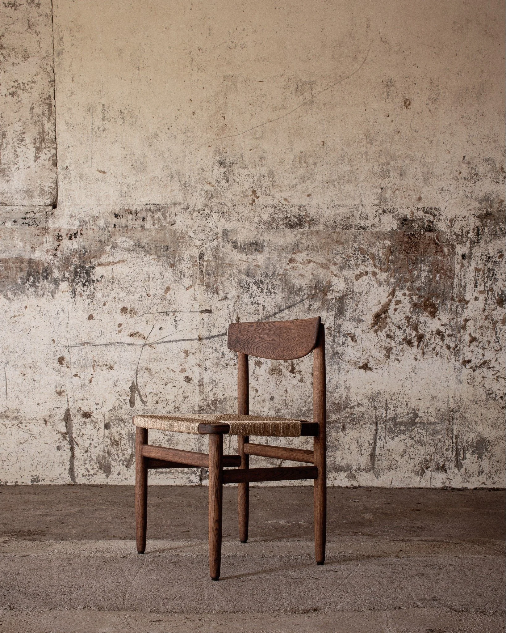 Set of 4 "&Oslash;resund" 537 dining chairs in oak and rush seat. Designed by B&oslash;rge Mogensen. 
Sanded down and treated with tinted dark oil and new rush seaweed seats. 

Price on request
