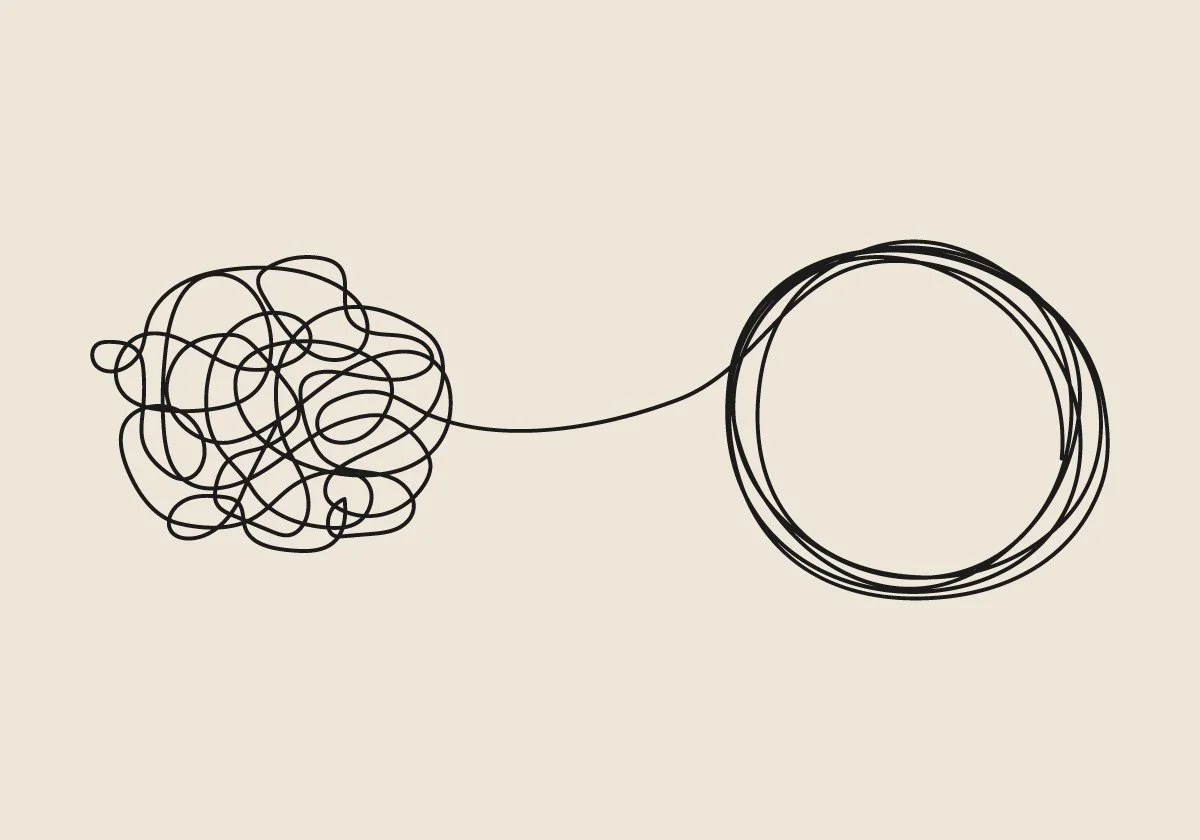 En illustration av två sammanlänkade, oordnade cirklar, den vänstra är en knyten boll av sammanlänkade linjer och den högra är en ensam cirkel av sammanlänkade linjer.