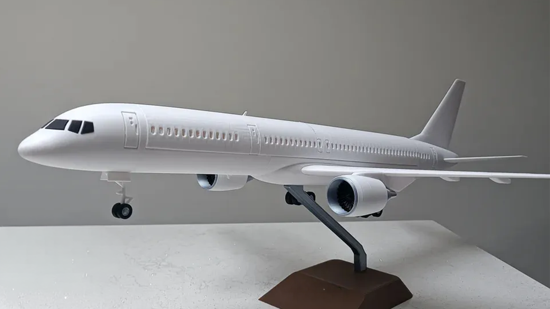 1/80 scale Beoing 757 model