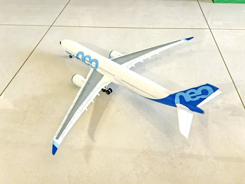 Airbus A330neo Model Kit — Standard Edition (1:100 Scale)