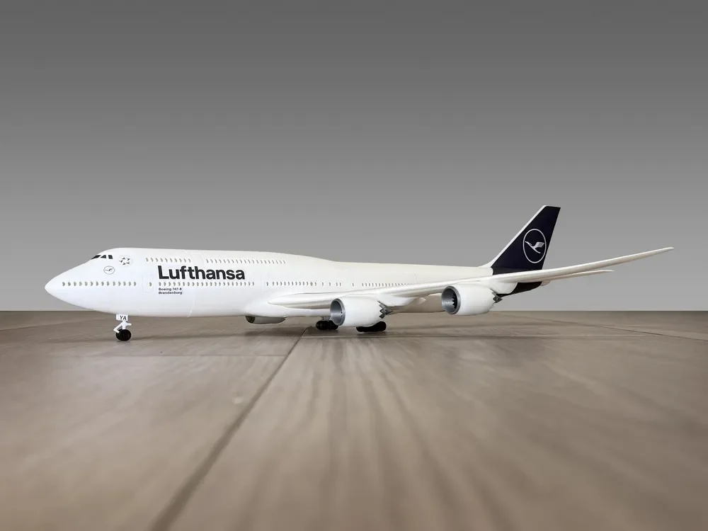 Boeing 747-8i Model Kit — Standard Edition (1:100 Scale)