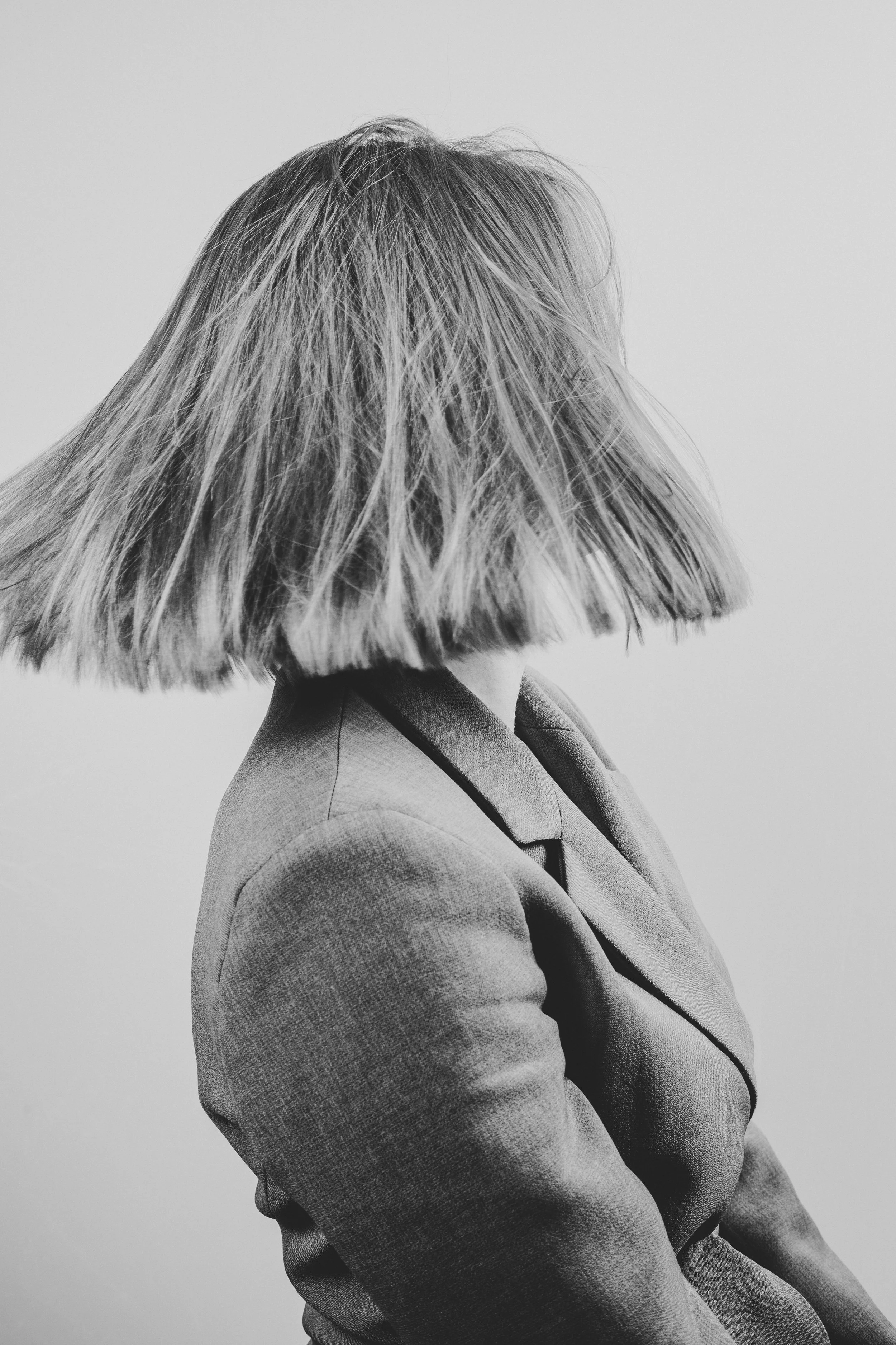 een model met kapsel gedaan door sarah leona en foto gemaakt door atelier soufflé