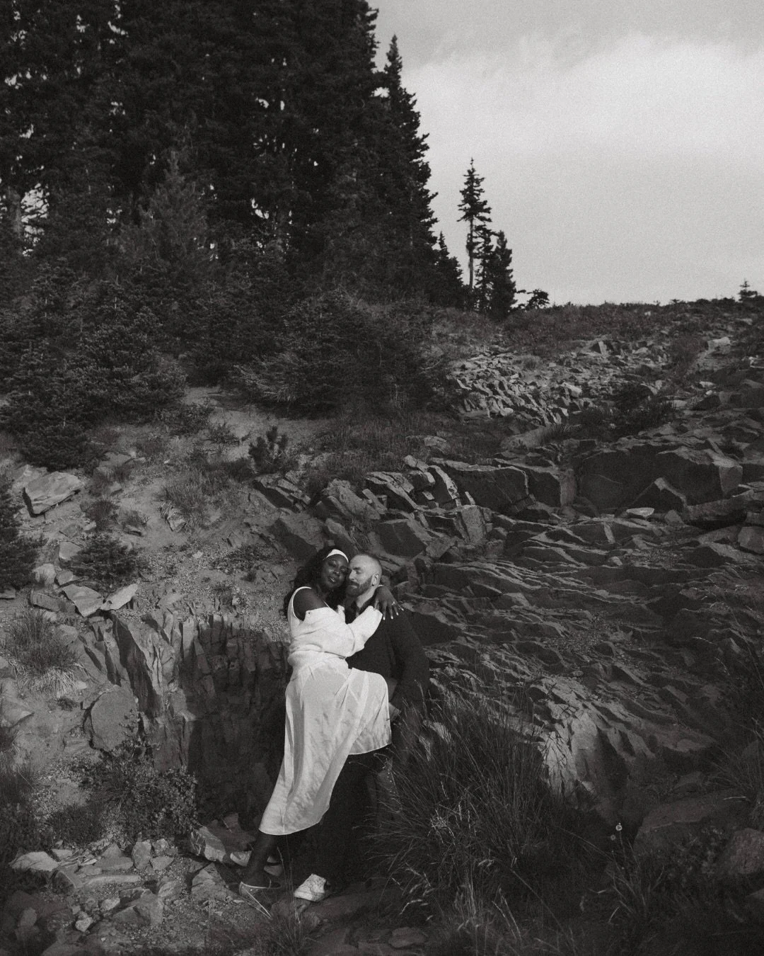 Getting lost among the mountains and trees with P+C 🌲🏔️

#tacomaweddingphotographer #couplesphotos #oregonweddingphotographer #summerengagement #engagementphotos