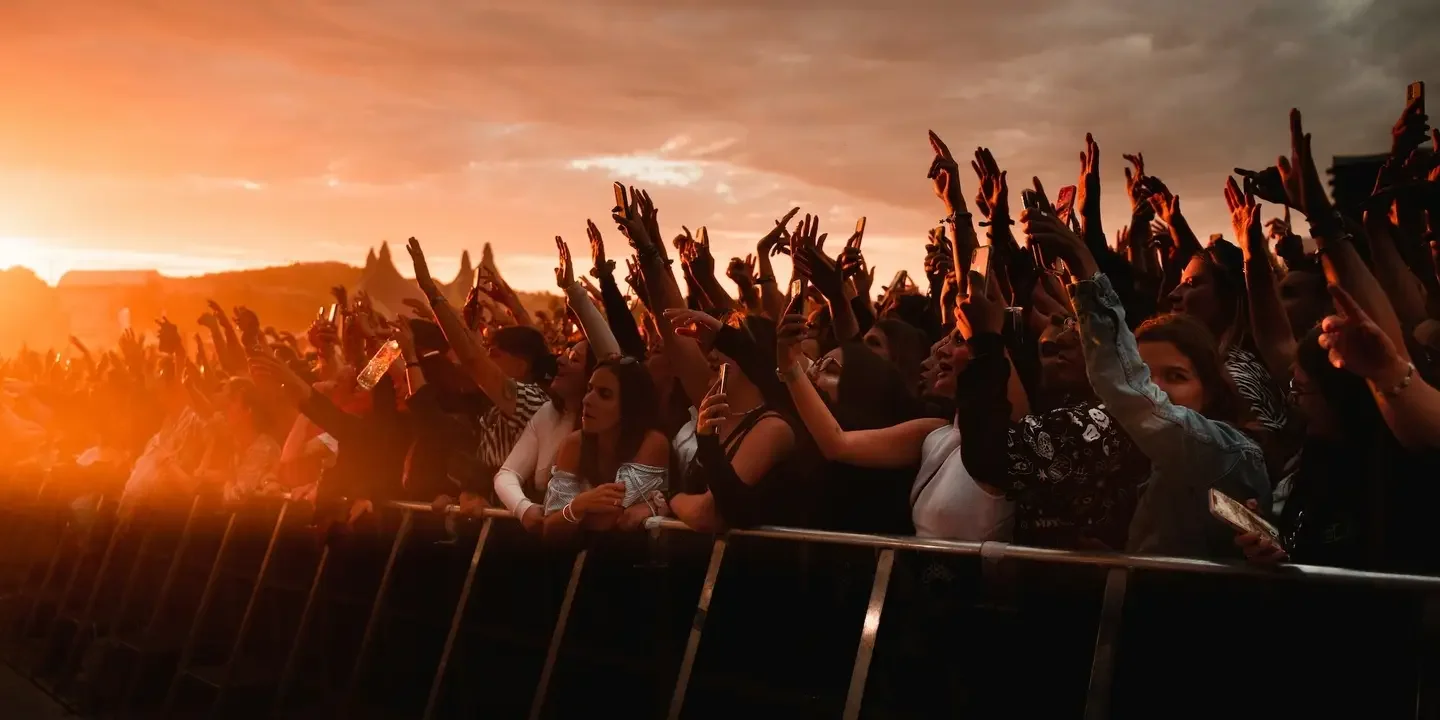 crowd-control-security-t11