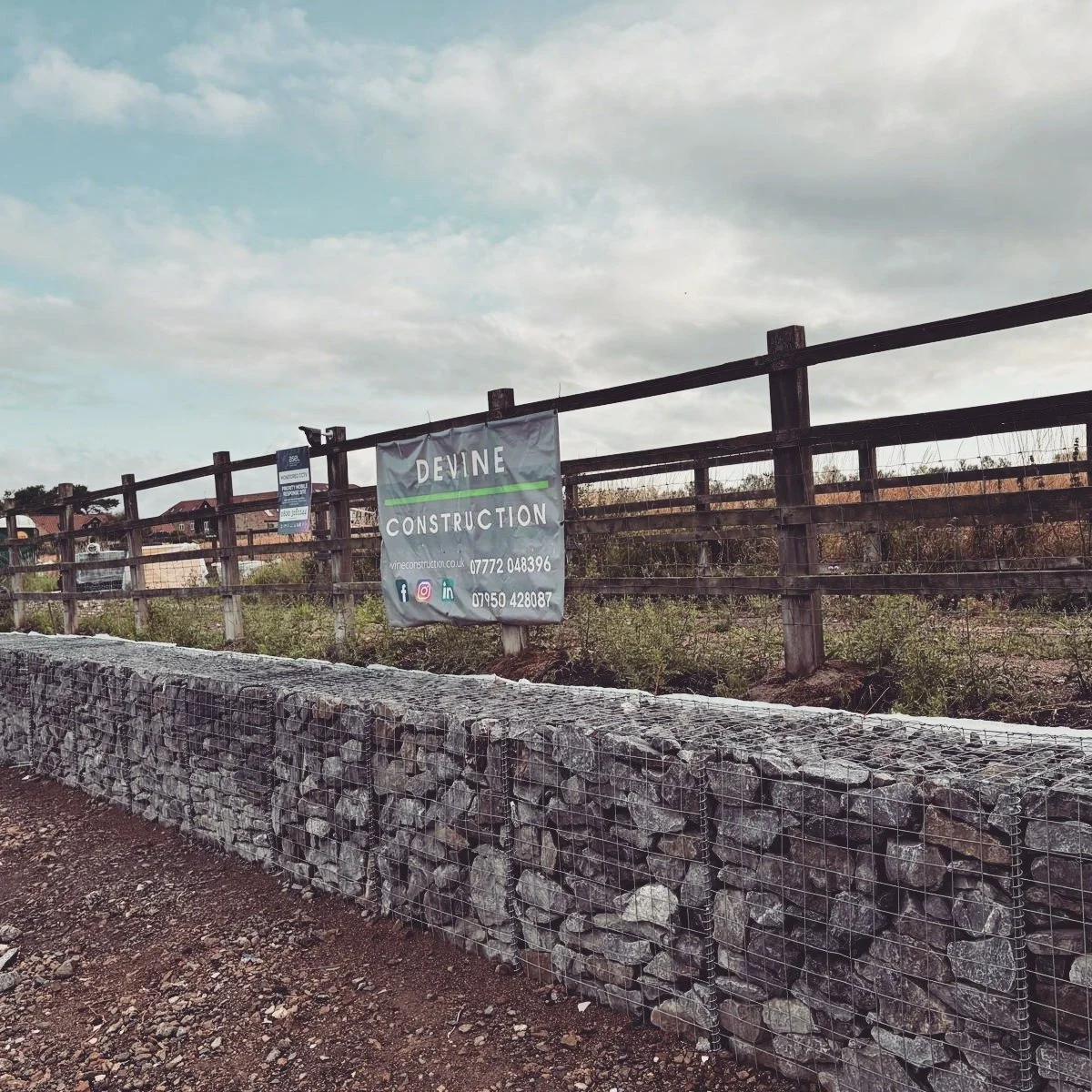 🔥 Huge shoutout to Steve and Ed for powering through the extreme heat to complete this stunning gabion wall at Kingston House! 💪👏
A perfect blend of strength and style &mdash; gabion walls are a practical and eye-catching way to retain land. 💥🏡 