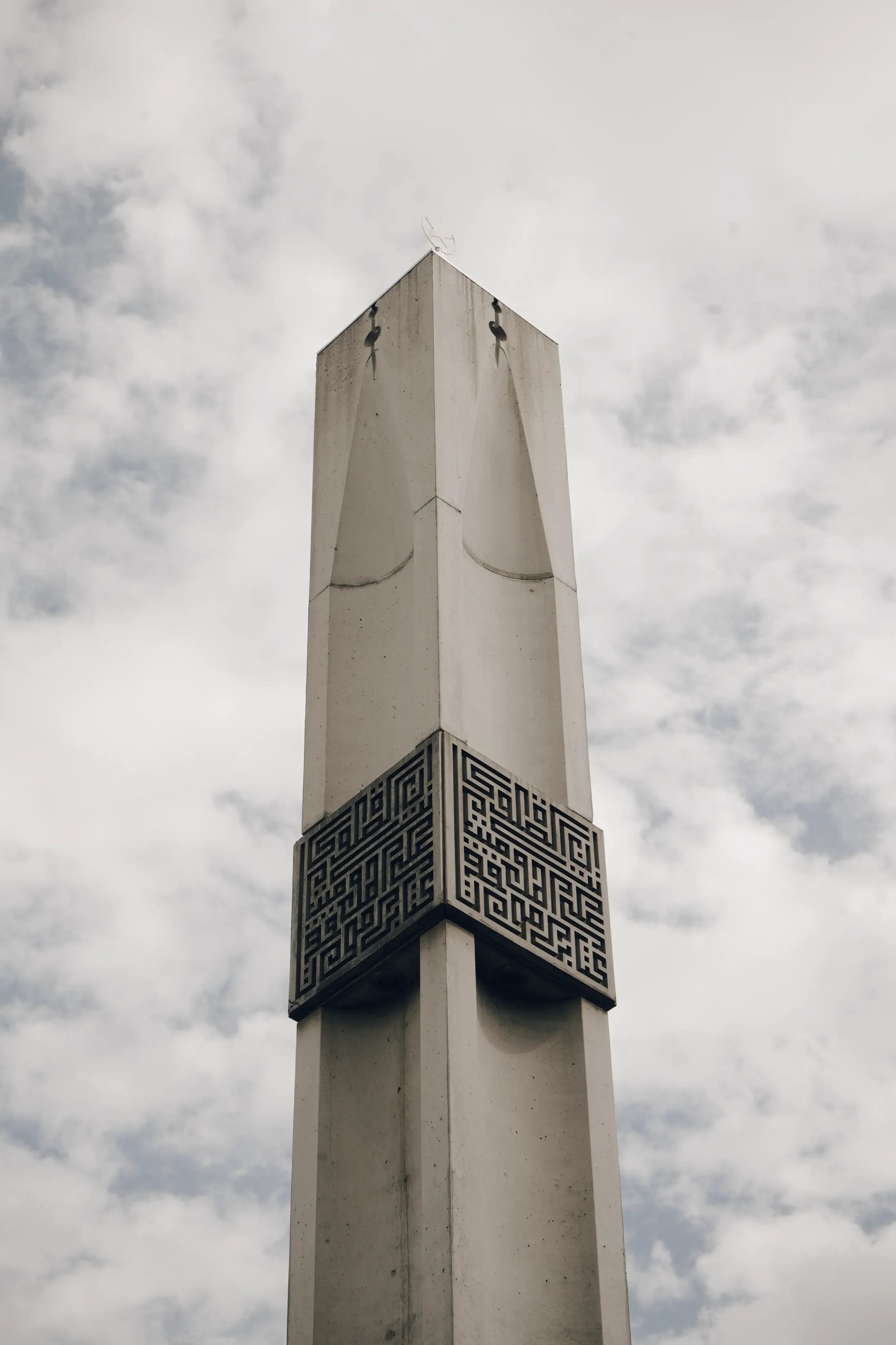 Minarett wurde 2015 als symbolisches Architekturmerkmal der Islamischen Gemeinschaft Stuttgart e.V. errichtet (ohne öffentlichen Gebetsruf)