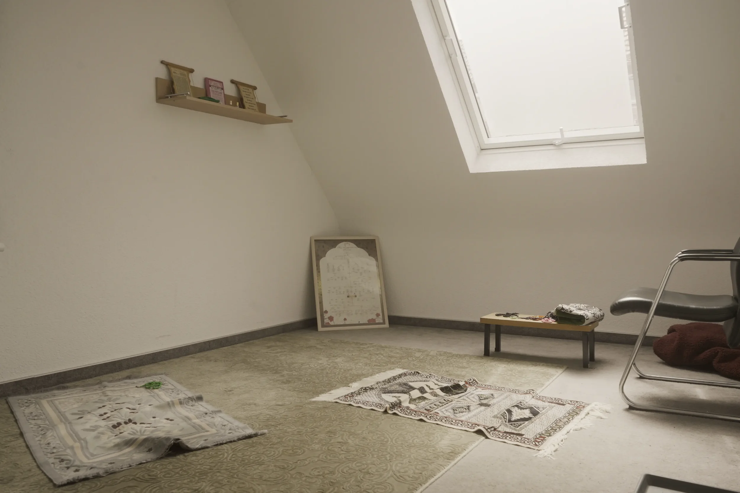 Gebetsraum bietet einen Rückzugsort für das tägliche Gebet in einem Restaurant in Bad Cannstatt.