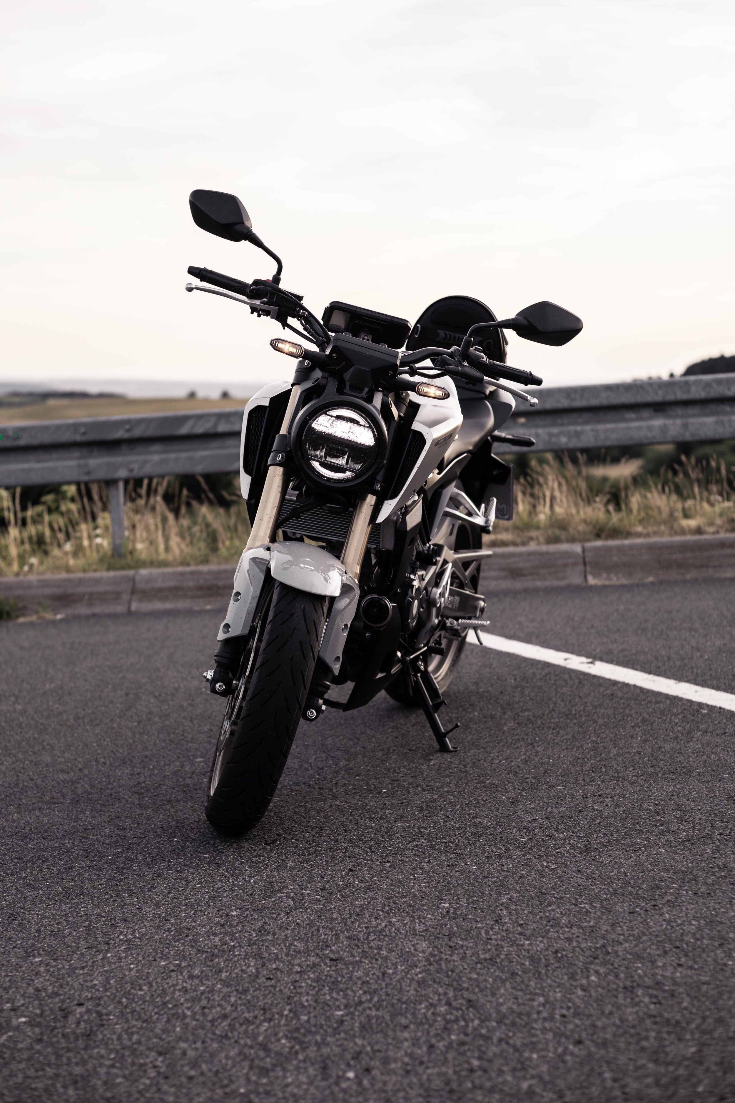 Honda CB125R goldenes Licht in der Rhön