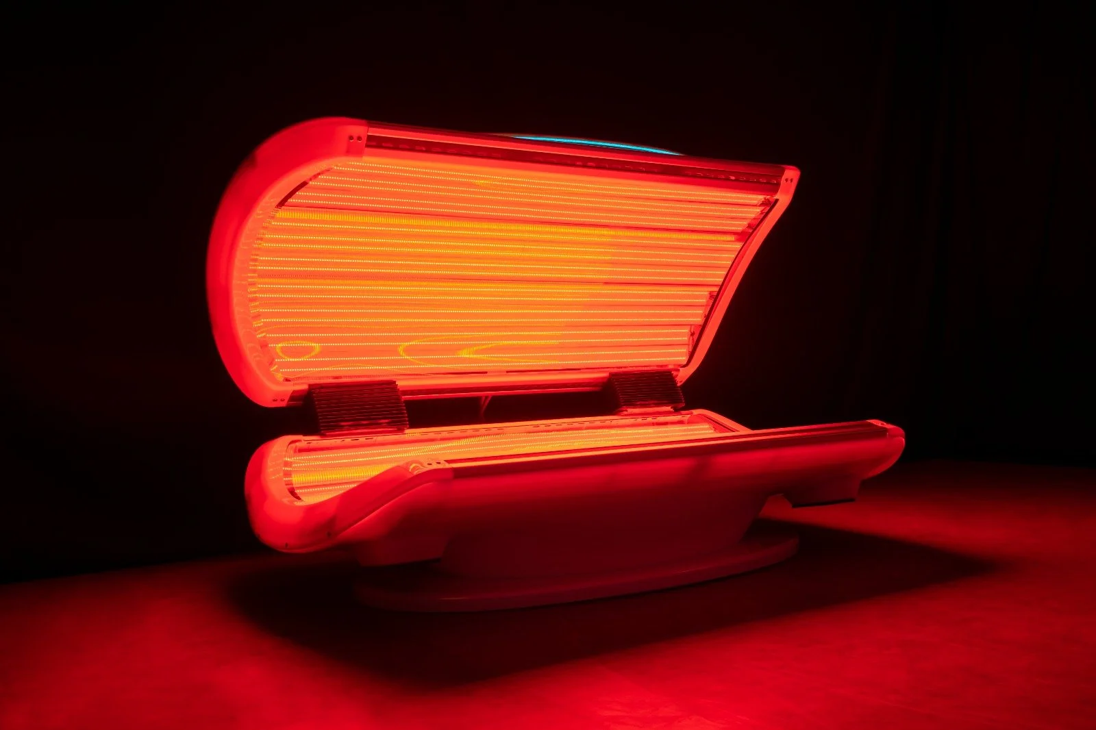 A full body red light therapy bed with 360 body coverage in every session