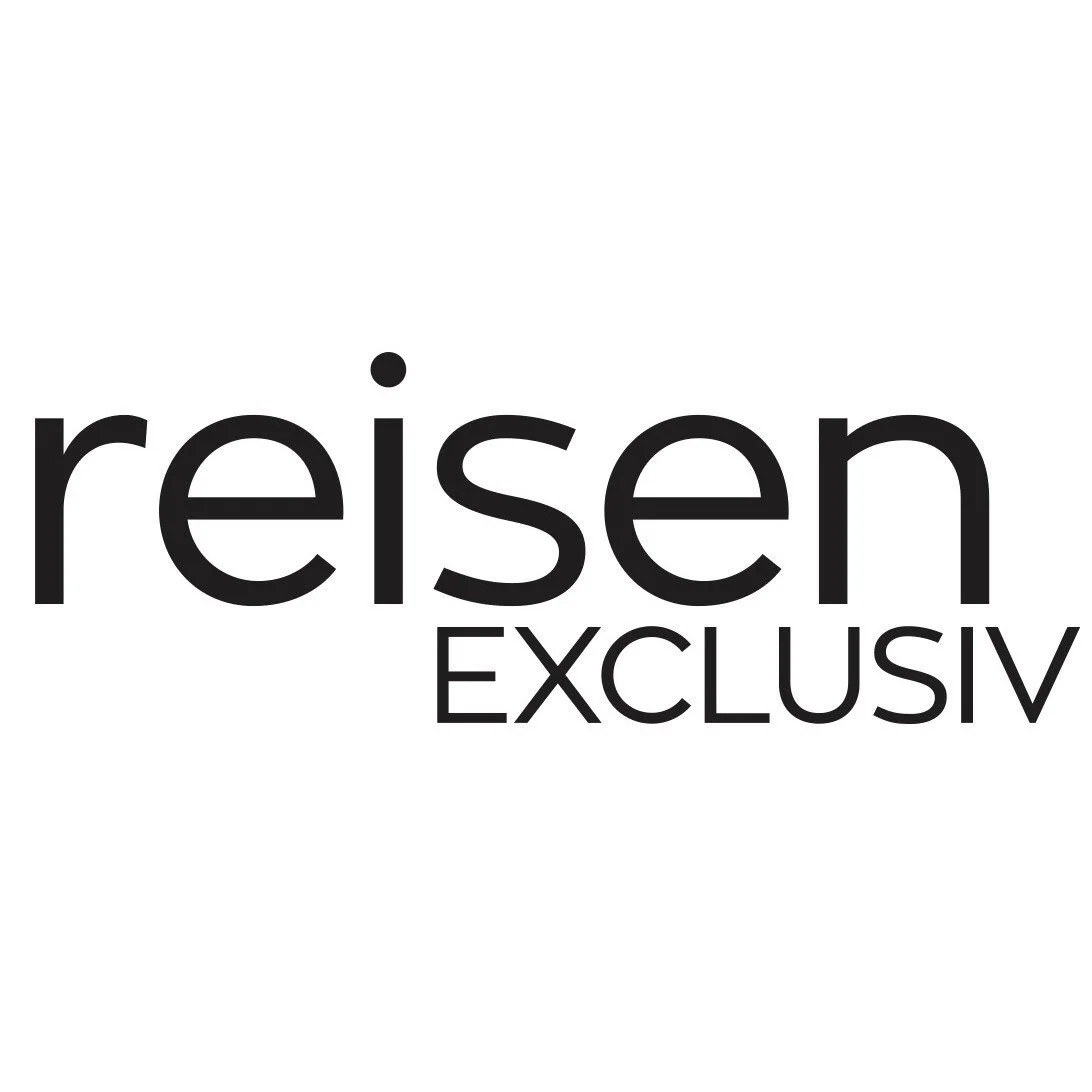 Logo der Zeitschrift 'reisen exklusiv' in schwarzer Schrift auf weißem Hintergrund.