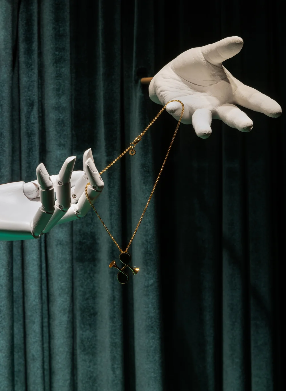 Hermès — Minimalist Magician