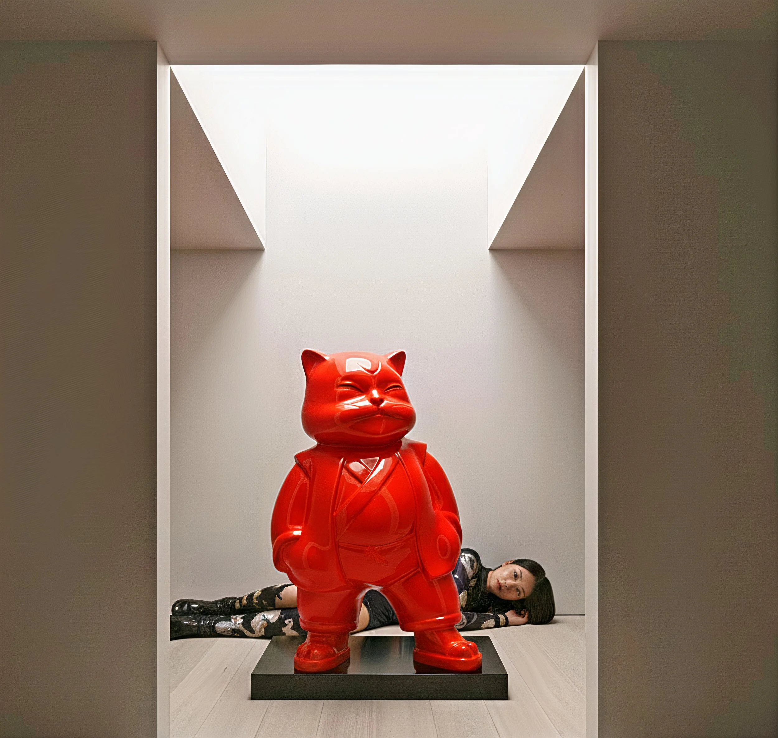 Urbancat Magnifico: Red Metropolis Muse