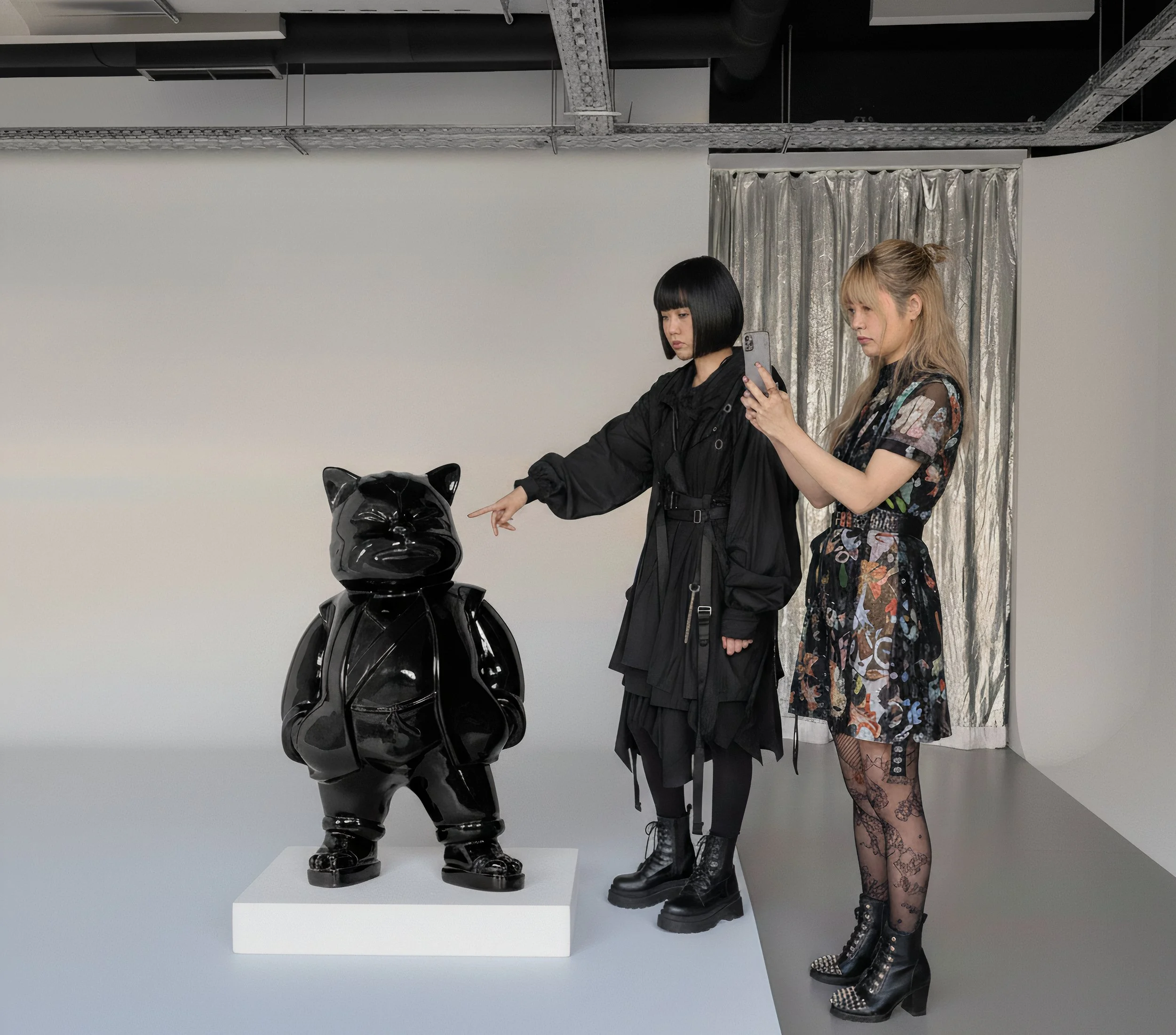 Urbancat Elegance: Black Metropolis Muse 