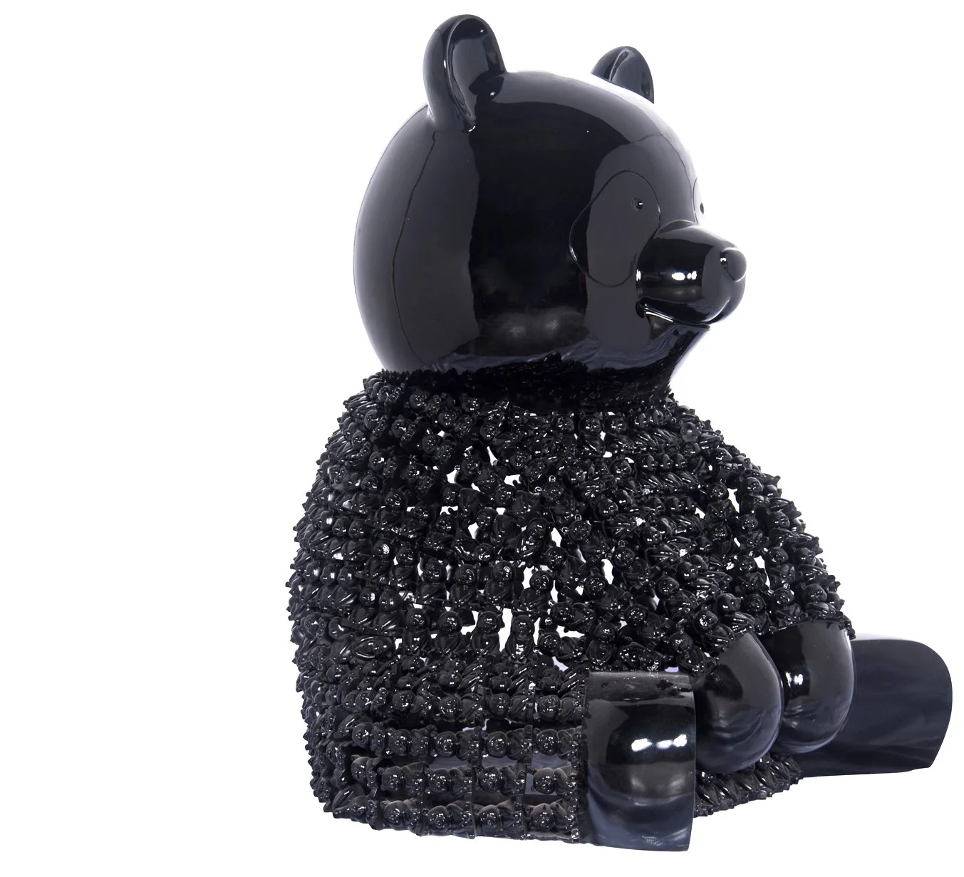 Pandason’s Black: A Lilliputian Ballet of Chromatic Marvels