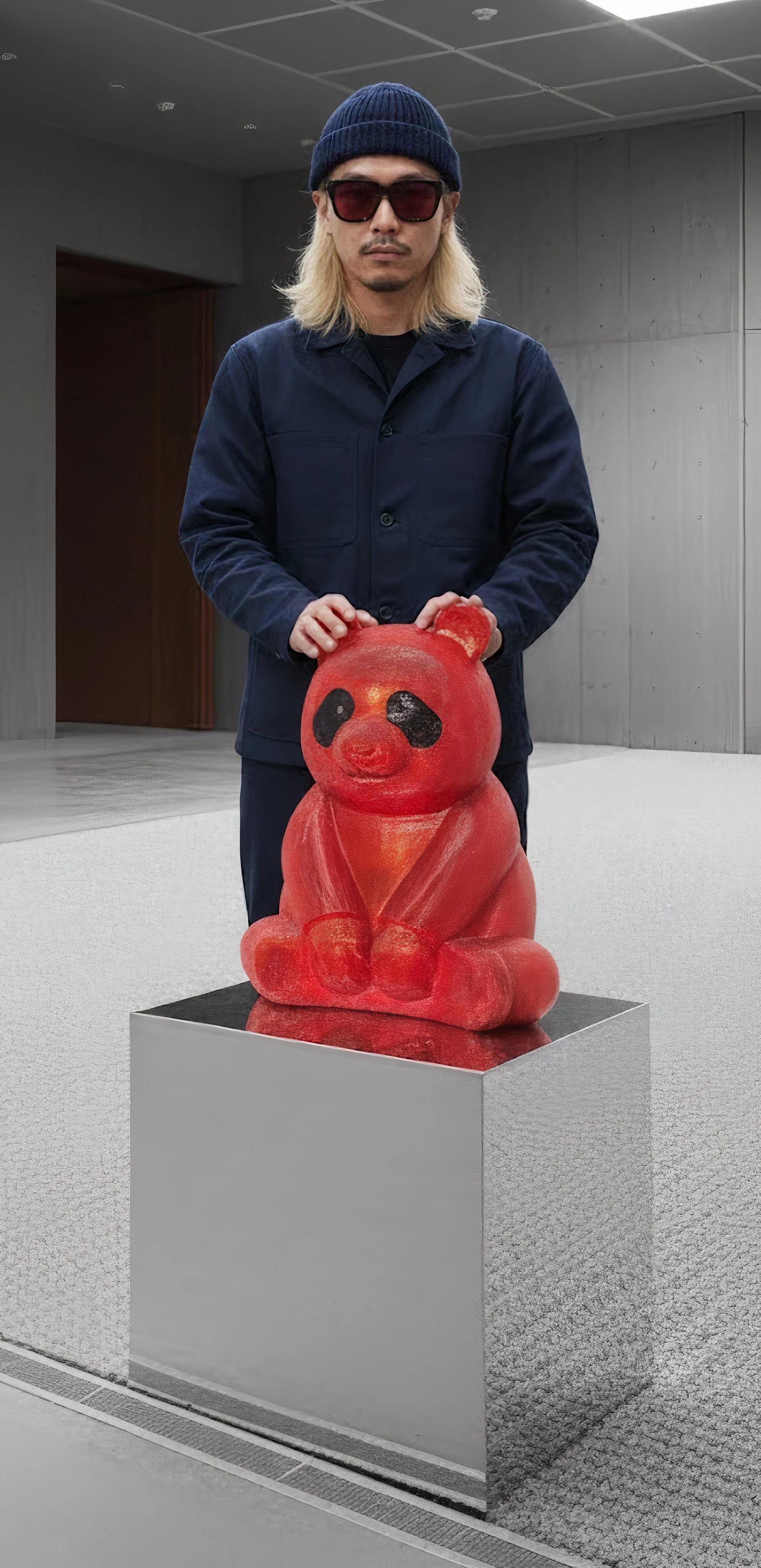 Petite Radiance: Scarlet Sparkle of Pandasan