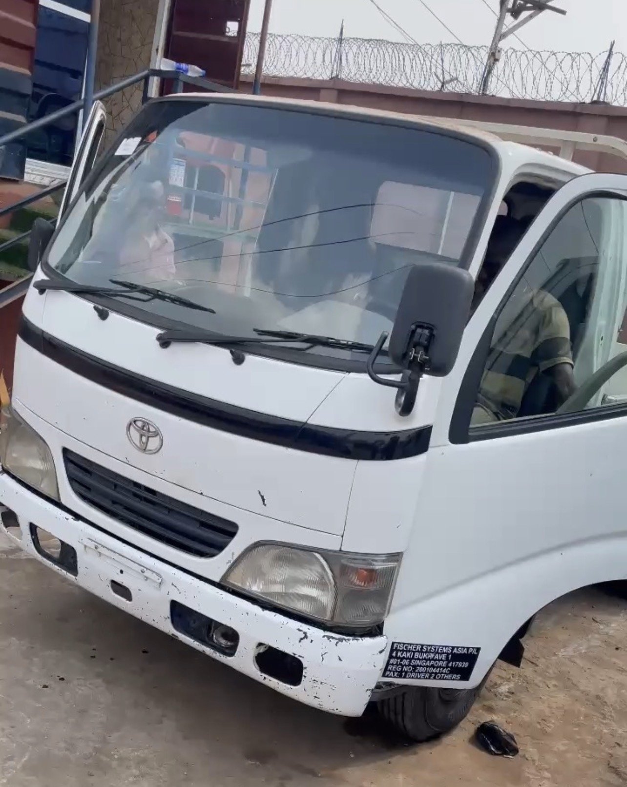 Cargo box delivery truck in Enugu