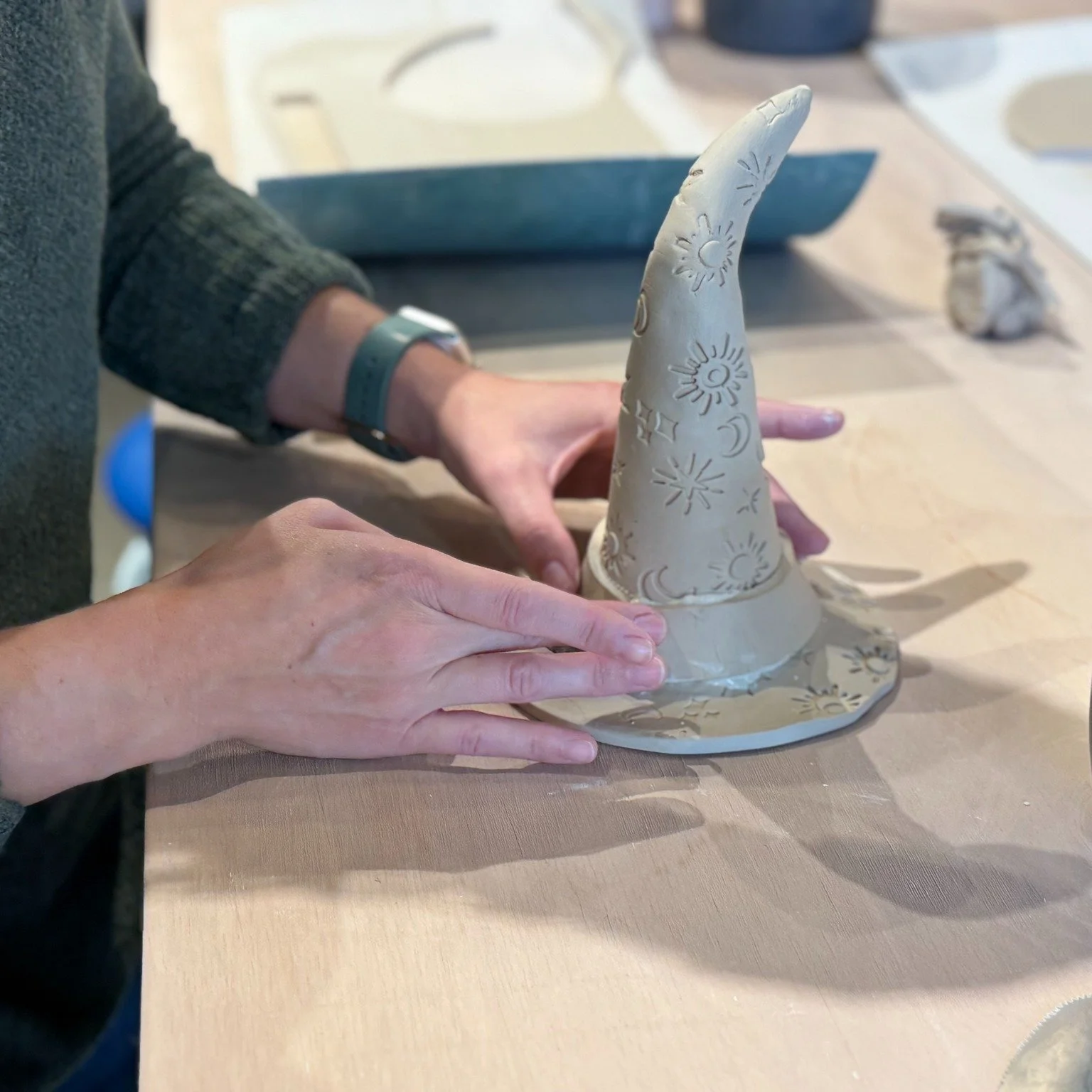 New workshops just launched!
🧙&zwj;♀️ Witch Hat Lantern
🎨 Watercolor/Jewelry Dish

👉Grab your spot at the link in our bio!
.
.
.
 #eastowngr #eastownpottery #eastown #potteryclass #Eastown #potteryclasses #thingstodograndrapids #ceramicsclass #Thi