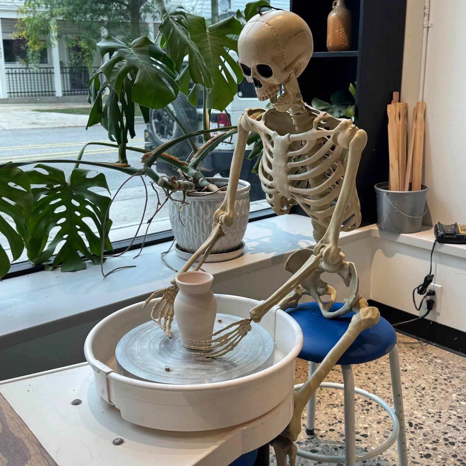 🎃Aren't you just DYING to try out pottery!💀

There's only one week left before classes start, so get off them lazy bones and register now!

We have upcoming pottery classes for beginners, returning potters, and anyone ready to spend more time getti