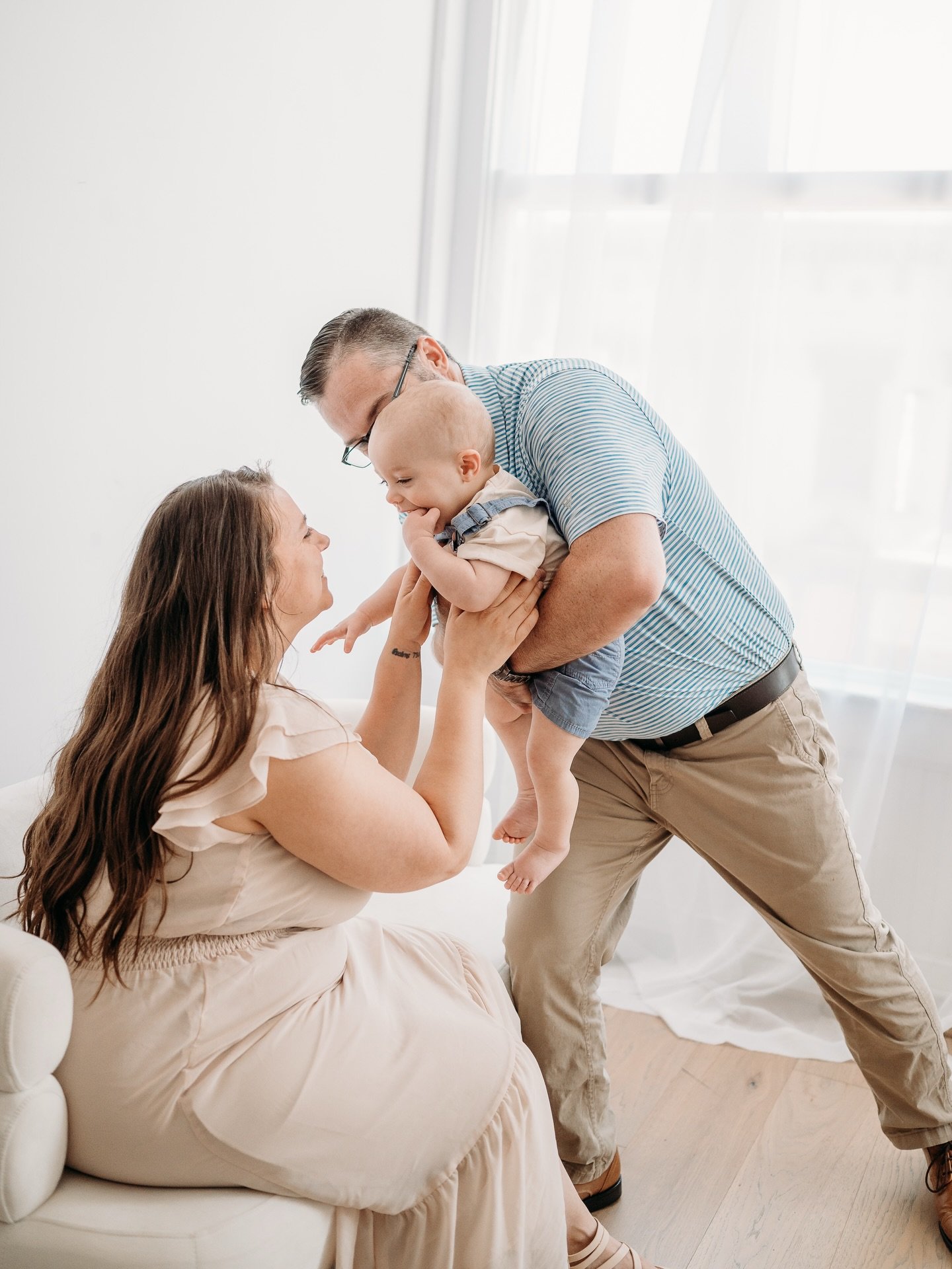 As I&rsquo;m rounding the corner of almost having a one year old I truly am feeling all the feels. Planning birthday celebrations, starting traditions, photoshoots it&rsquo;s a lot to juggle! I fully recommend getting the first birthday photoshoot an