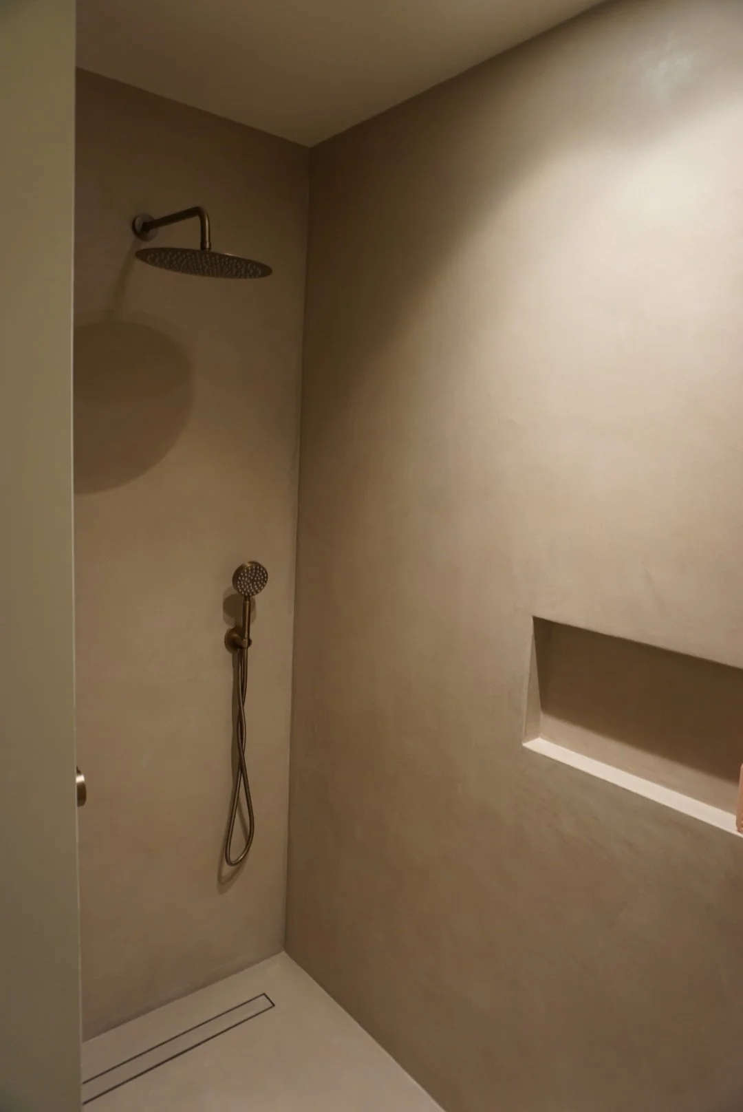 Douche microcement poolhouse