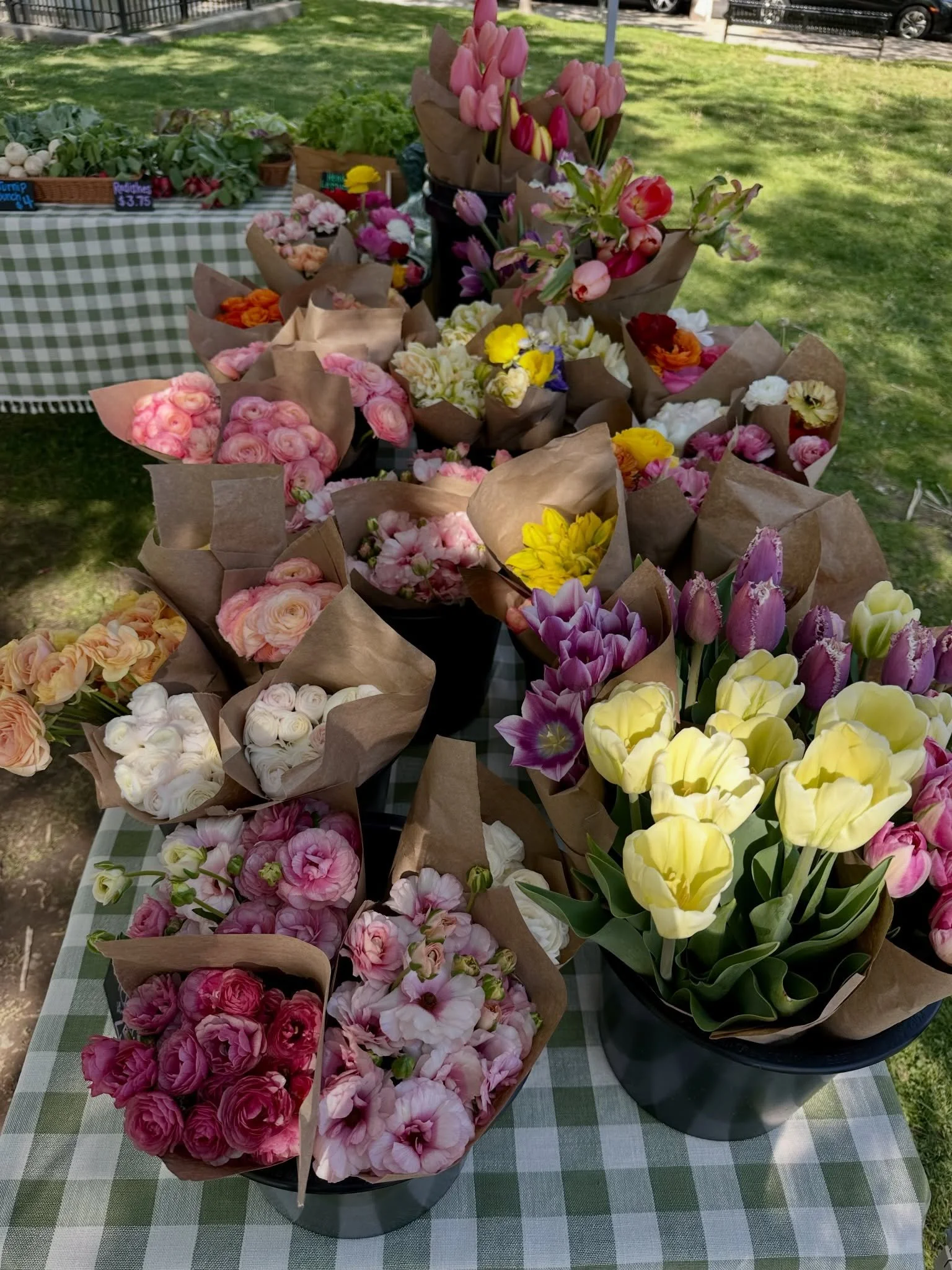 There&rsquo;s nothing like fresh flowers from the farm 🌷

Come find us at the markets this weekend! We&rsquo;ll have flowers, veggies, eggs, chicken, and lamb!

Northern Liberties: Saturday 10am-2pm
Riverview: Sunday 10am-2pm