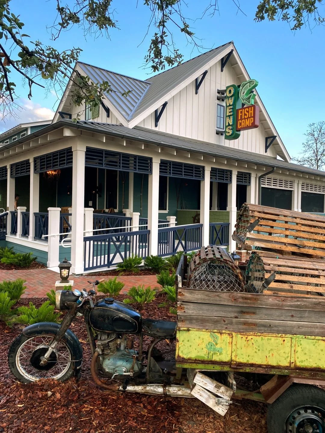 Old Florida charm and fresh seafood. Owen&rsquo;s Fish Camp is a must-visit when you live downtown. 

#SarasotaSeafood #FloridaLiving #AspireOn10th