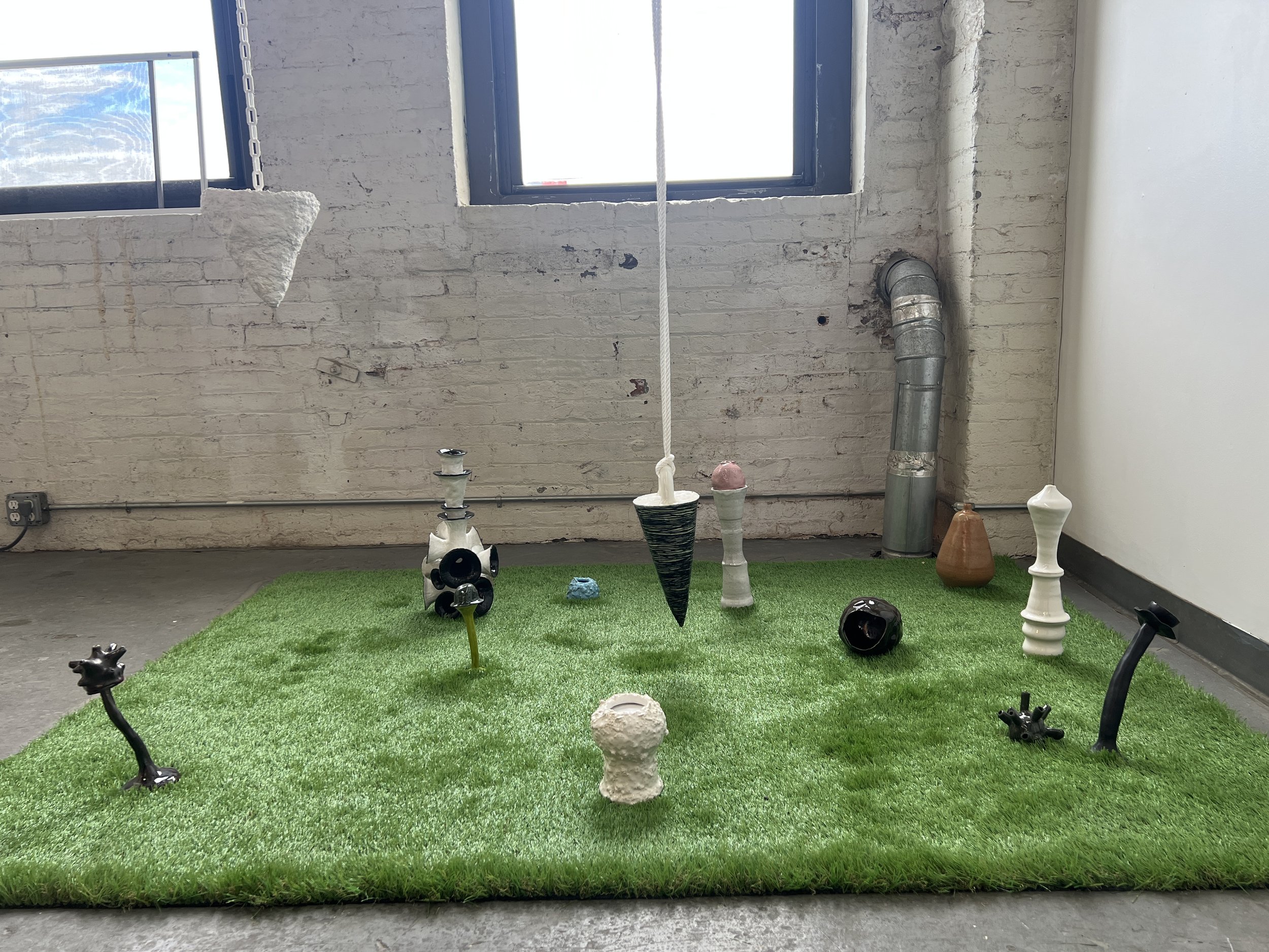 Above the earth and beneath the clouds, 2022
Ceramics, astroturf, speakers, several sounds (created by artist)