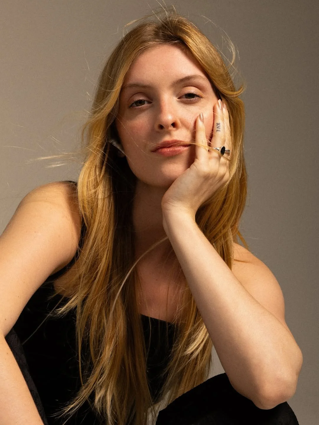Simplesmente Valentina ✨Retratos produzidos na Masterpose da @cleopatracarrere__ Experiência que.jpg