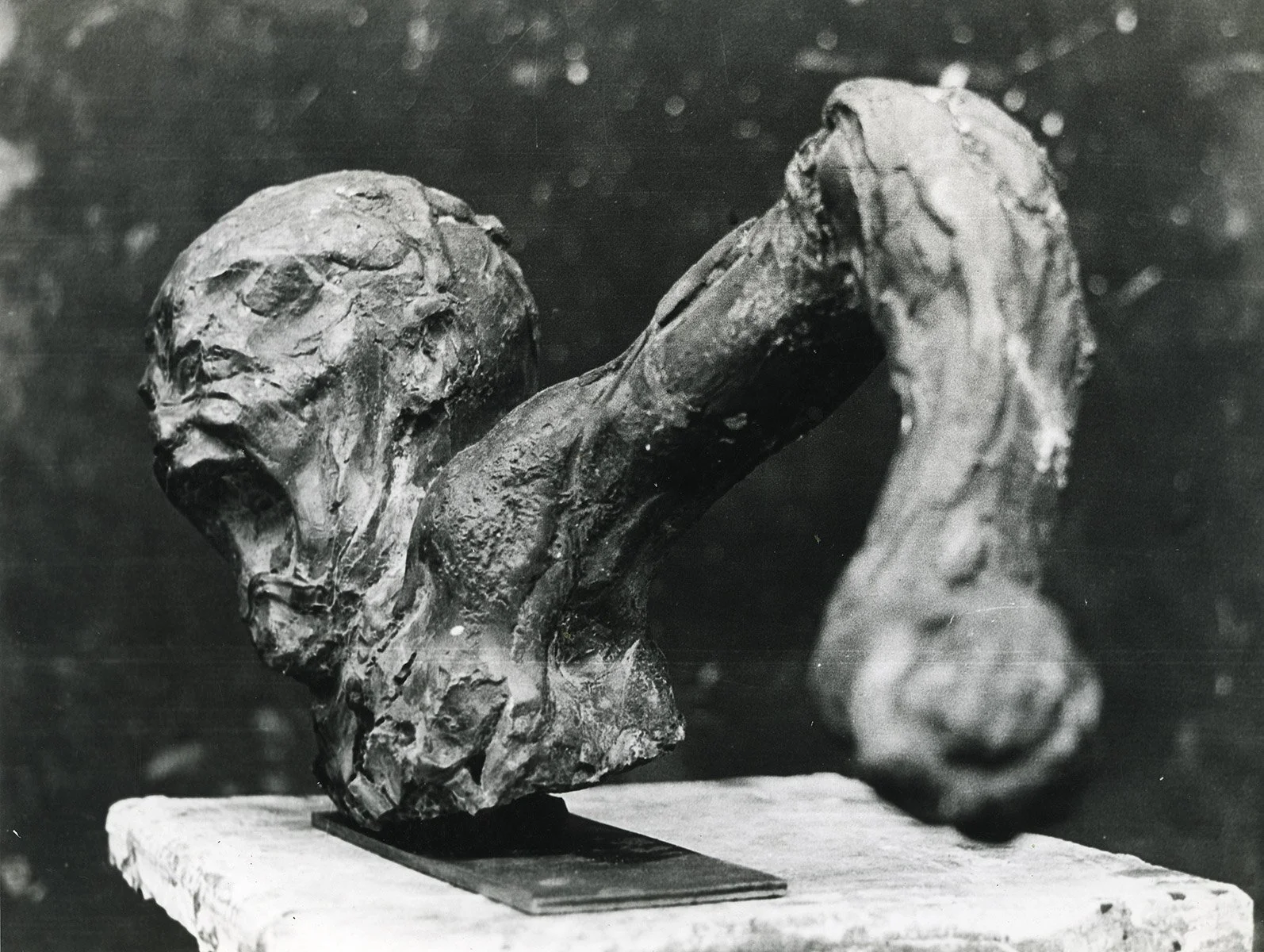 20. Anguished Head with Arm 9, Bronze, 1968–71, 40 x 52 x 25 cm