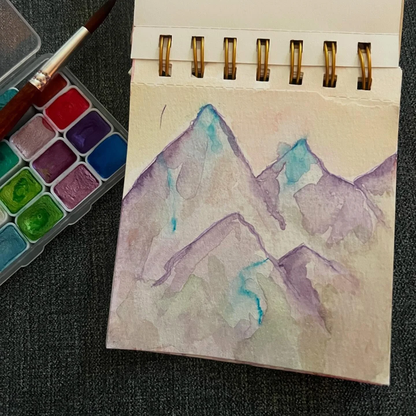 Some quick water colors I did this week before I worked on tarot readings to help me turn off my brain and drop into a meditative state 🎨🫟🖌️🖼️👩&zwj;🎨

Thinking of doing a small piece of art for each client during my readings while channeling th