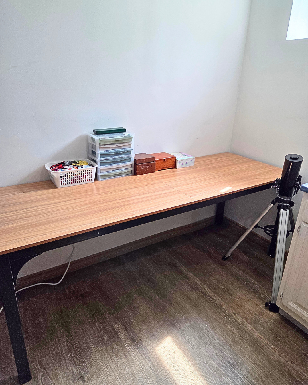 Clear and functional work space on desk in home office