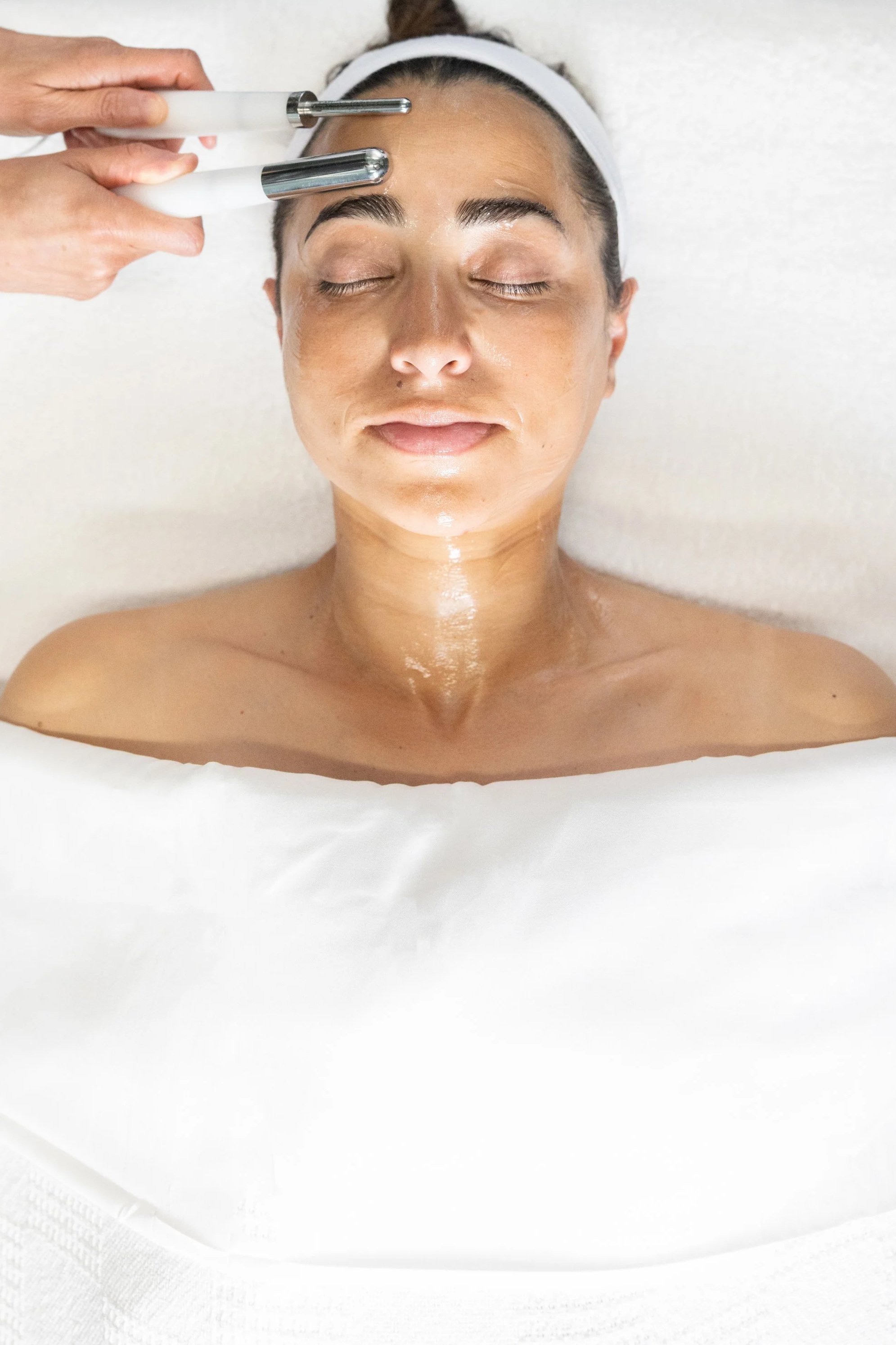 Perla performing a dynamic microcurrent facial at Wax n' Peels in Monrovia, CA to lift, tone, and rejuvenate the skin naturally.