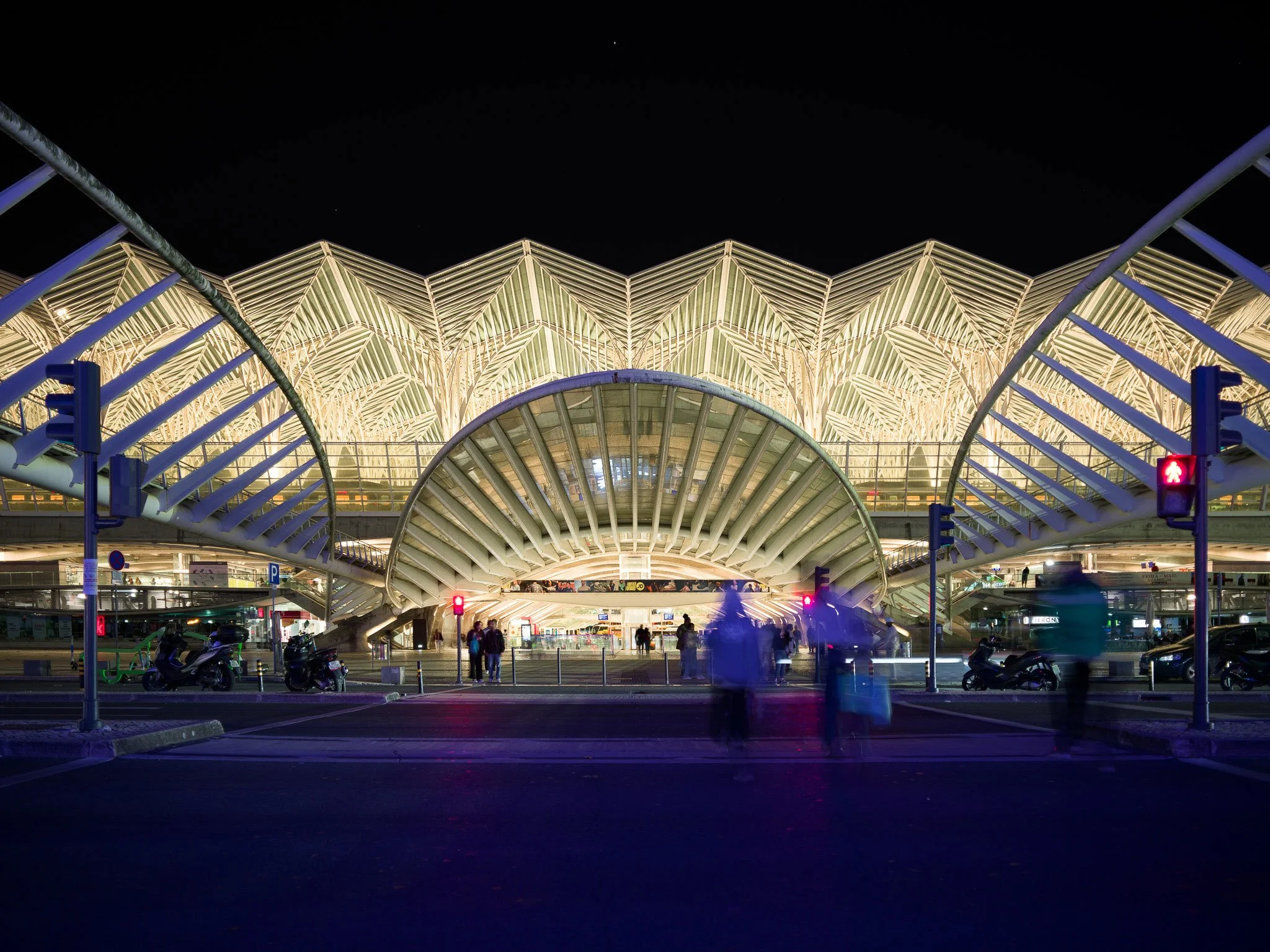 Oriente Station by night, Lisbon | Design by Santiago Calatrava